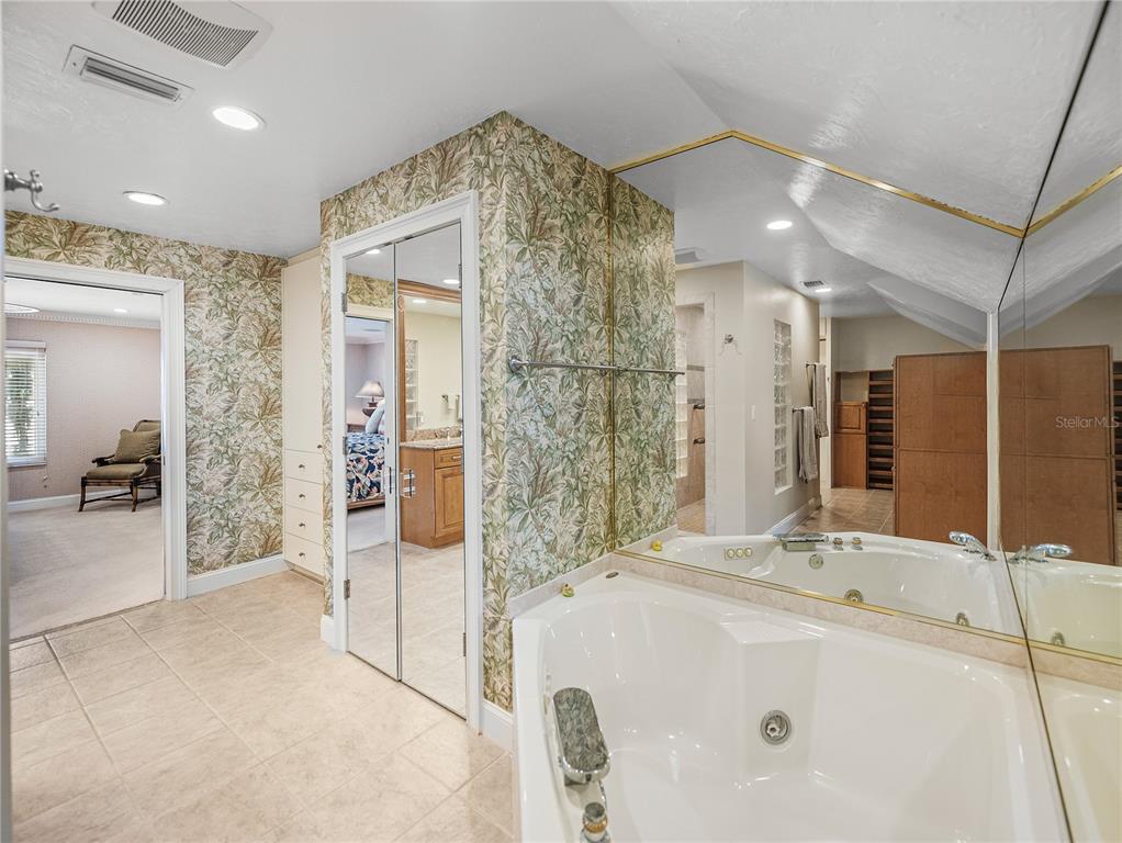 Winter Haven, Florida, 33884, United States, 3 Bedrooms Bedrooms, ,4 BathroomsBathrooms,Residential,For Sale,1895737