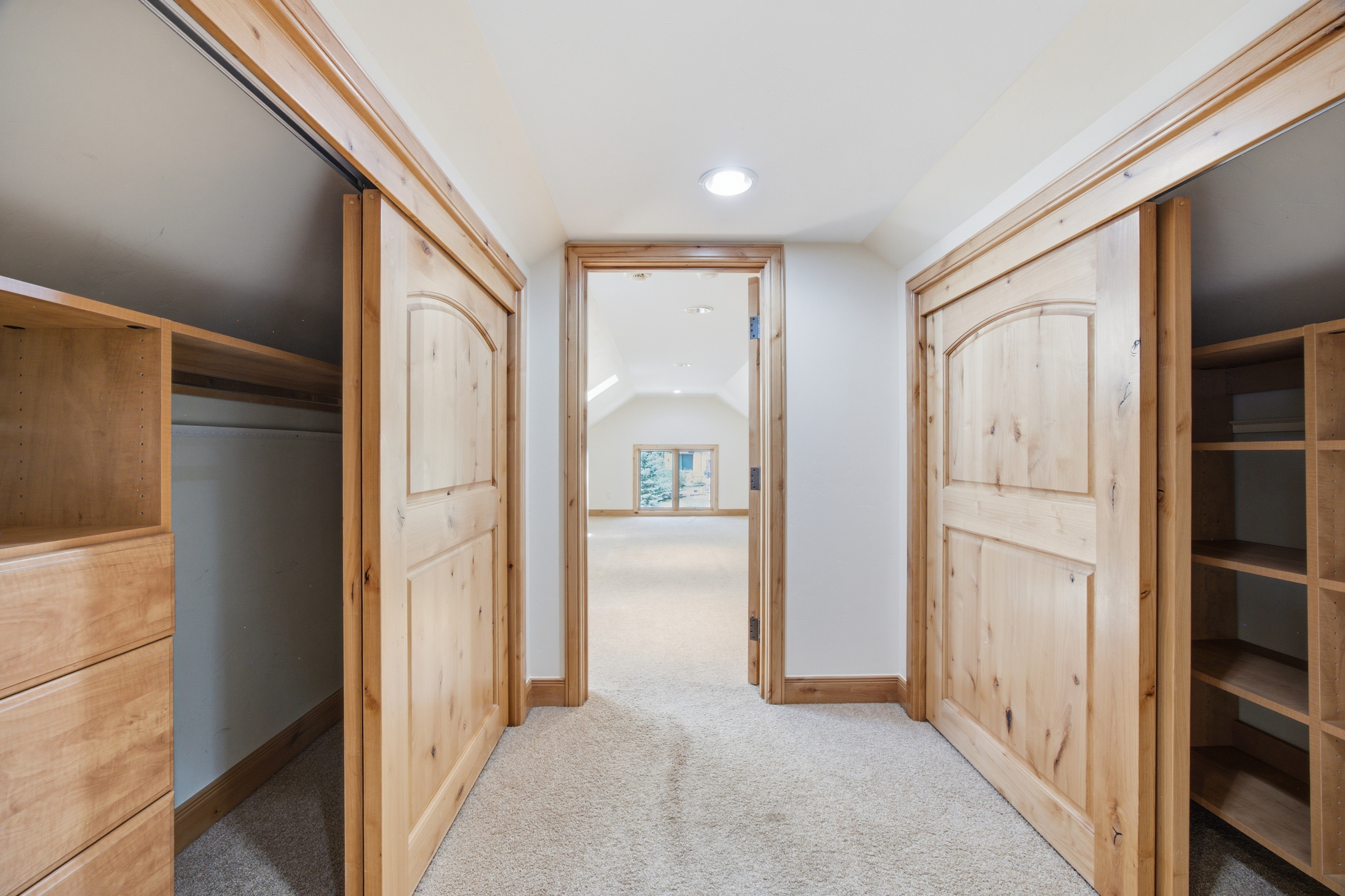  Custom-built, Single-family Home in the Exclusive Grand Traverse Neighborhood - 物件實景