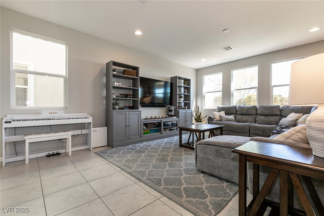 Las Vegas, Nevada, 89166, United States, 4 Bedrooms Bedrooms, ,3 BathroomsBathrooms,Residential,For Sale,1960504