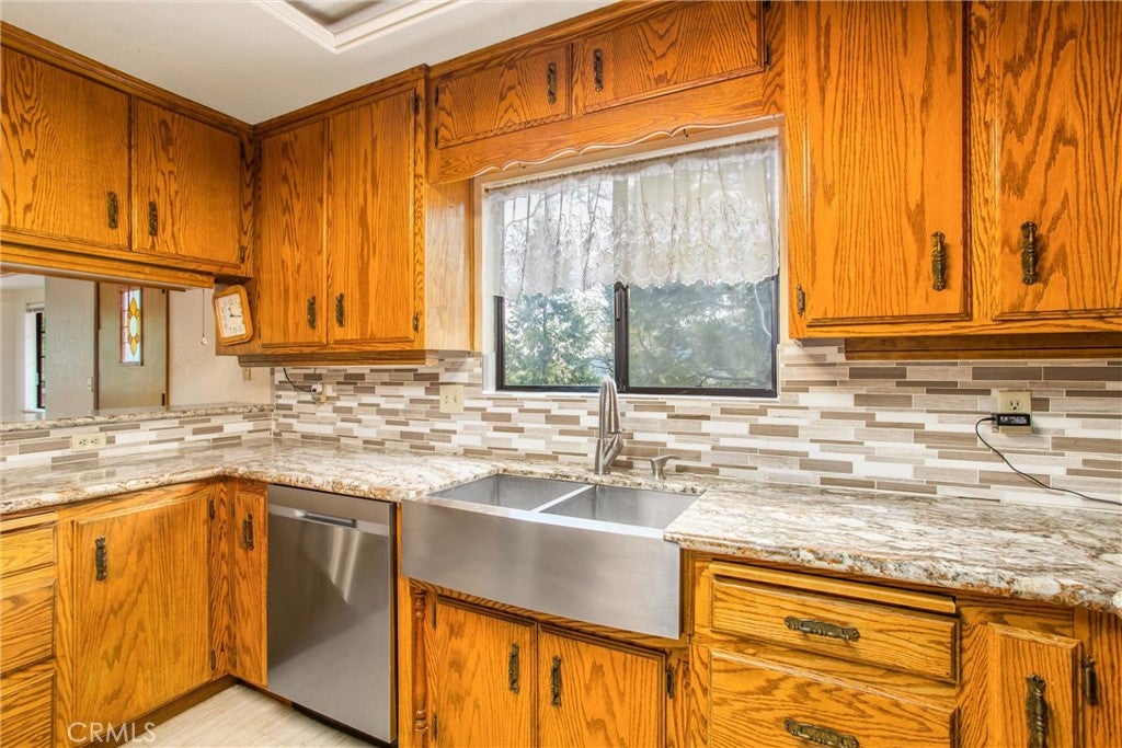 Crestline, California, 92325, United States, 3 Bedrooms Bedrooms, ,4 BathroomsBathrooms,Residential,For Sale,1836283