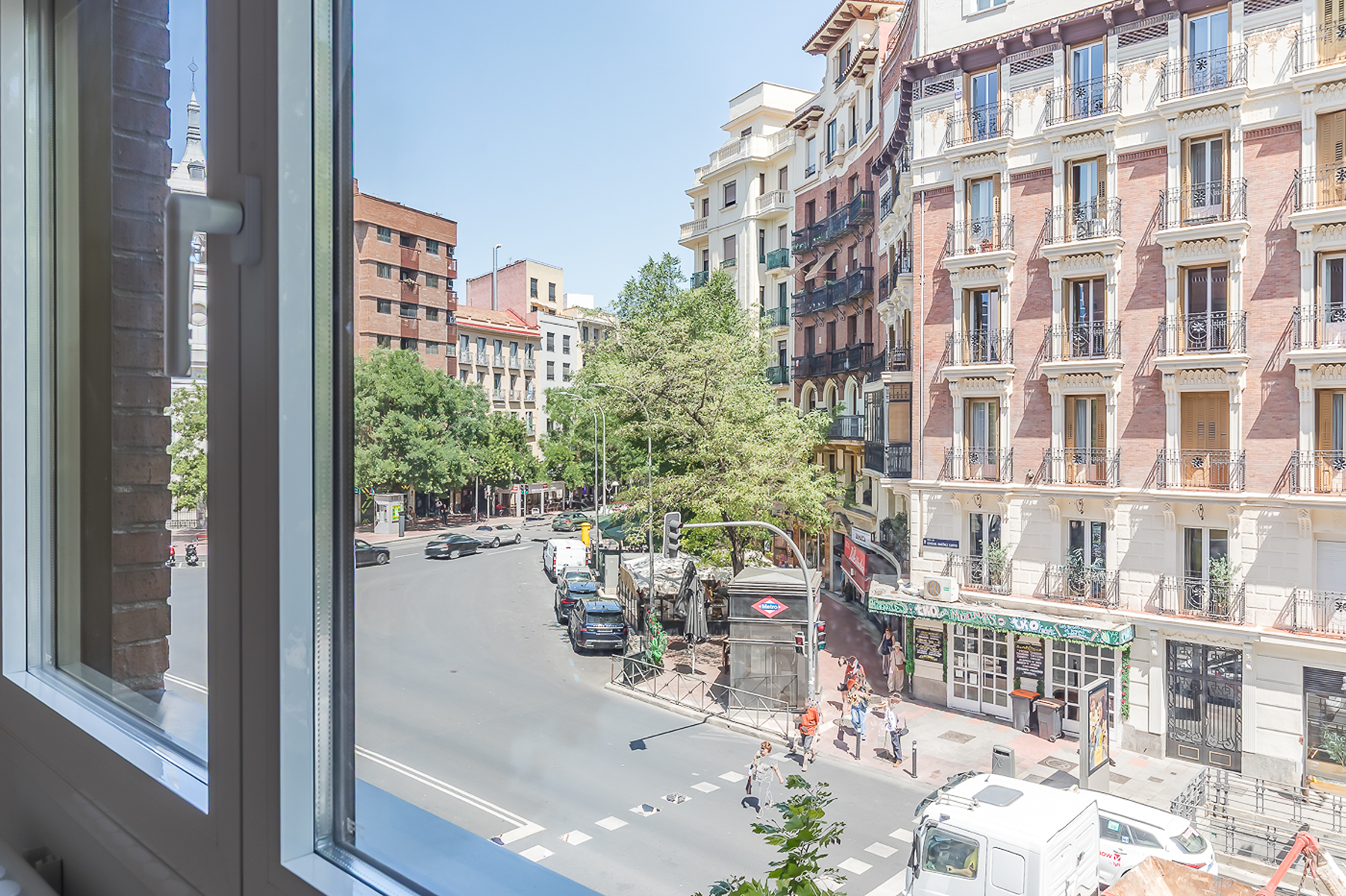  Flat with large terrace, balcony, parking, and storage room - 物件實景