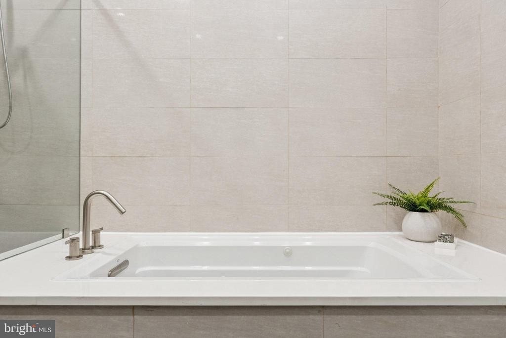 Washington, District of Columbia, 20001, United States, 6 Bedrooms Bedrooms, ,6 BathroomsBathrooms,Residential,For Sale,1983569