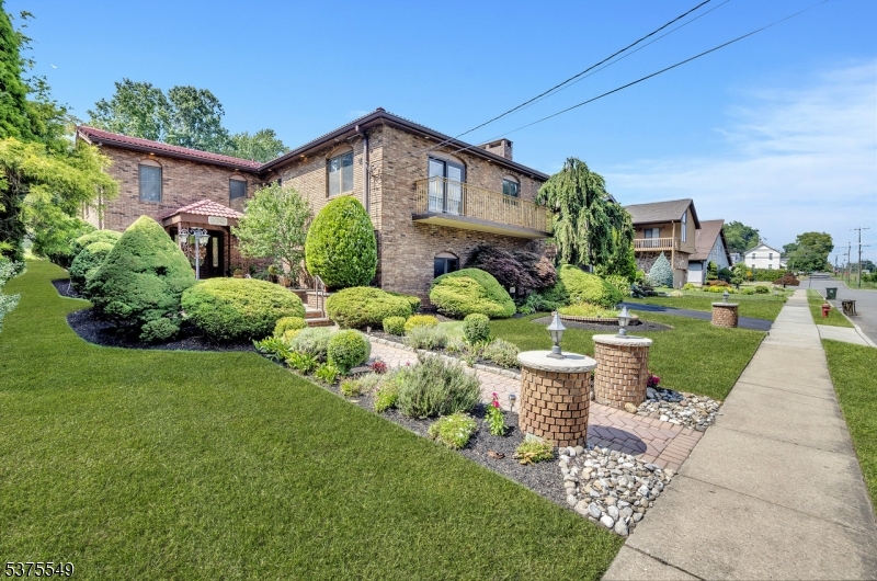 Nutley Twp., New Jersey, 07110, United States, 5 Bedrooms Bedrooms, ,4 BathroomsBathrooms,Residential,For Sale,1906796