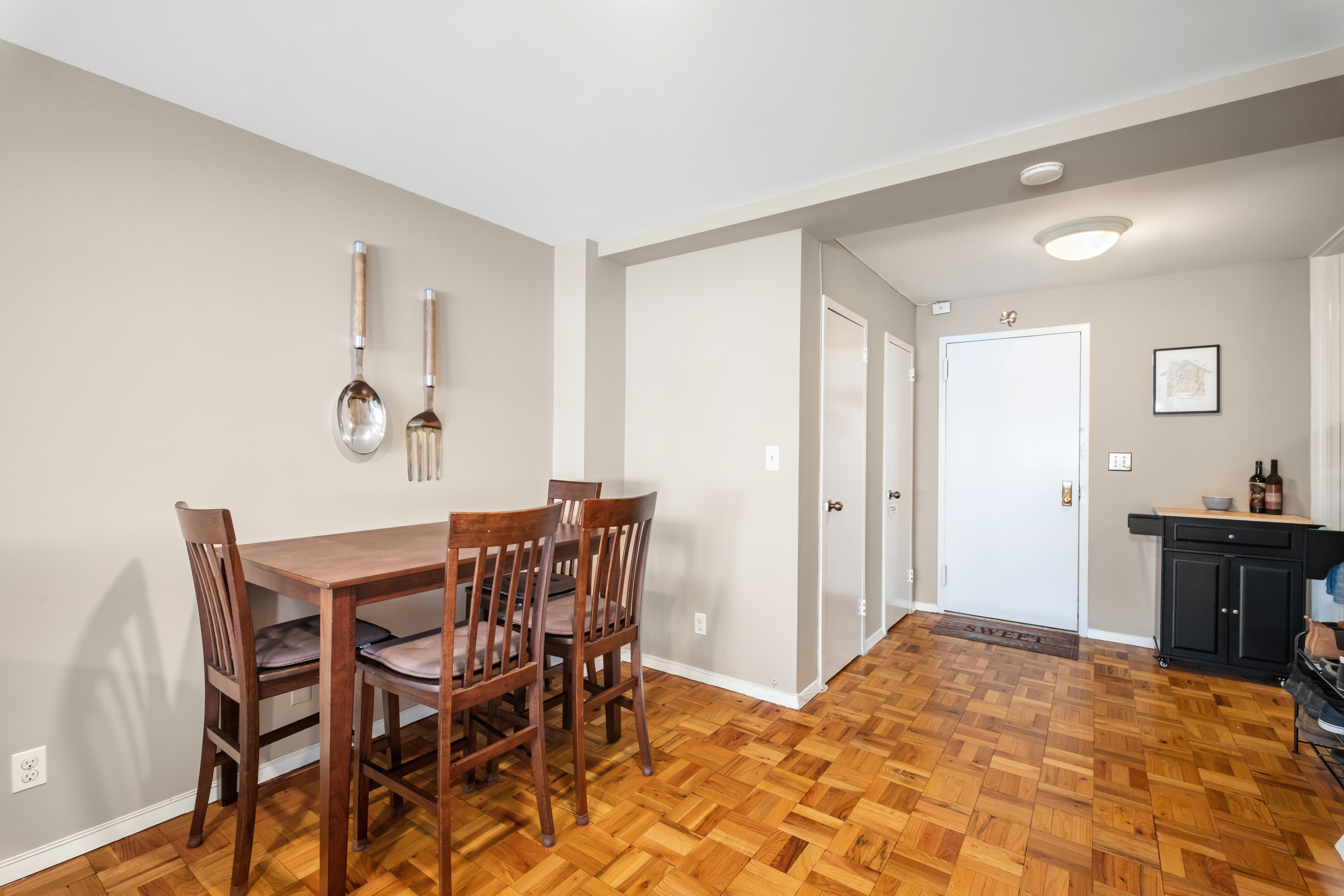  Located in the heart of White Plains. - 物件實景