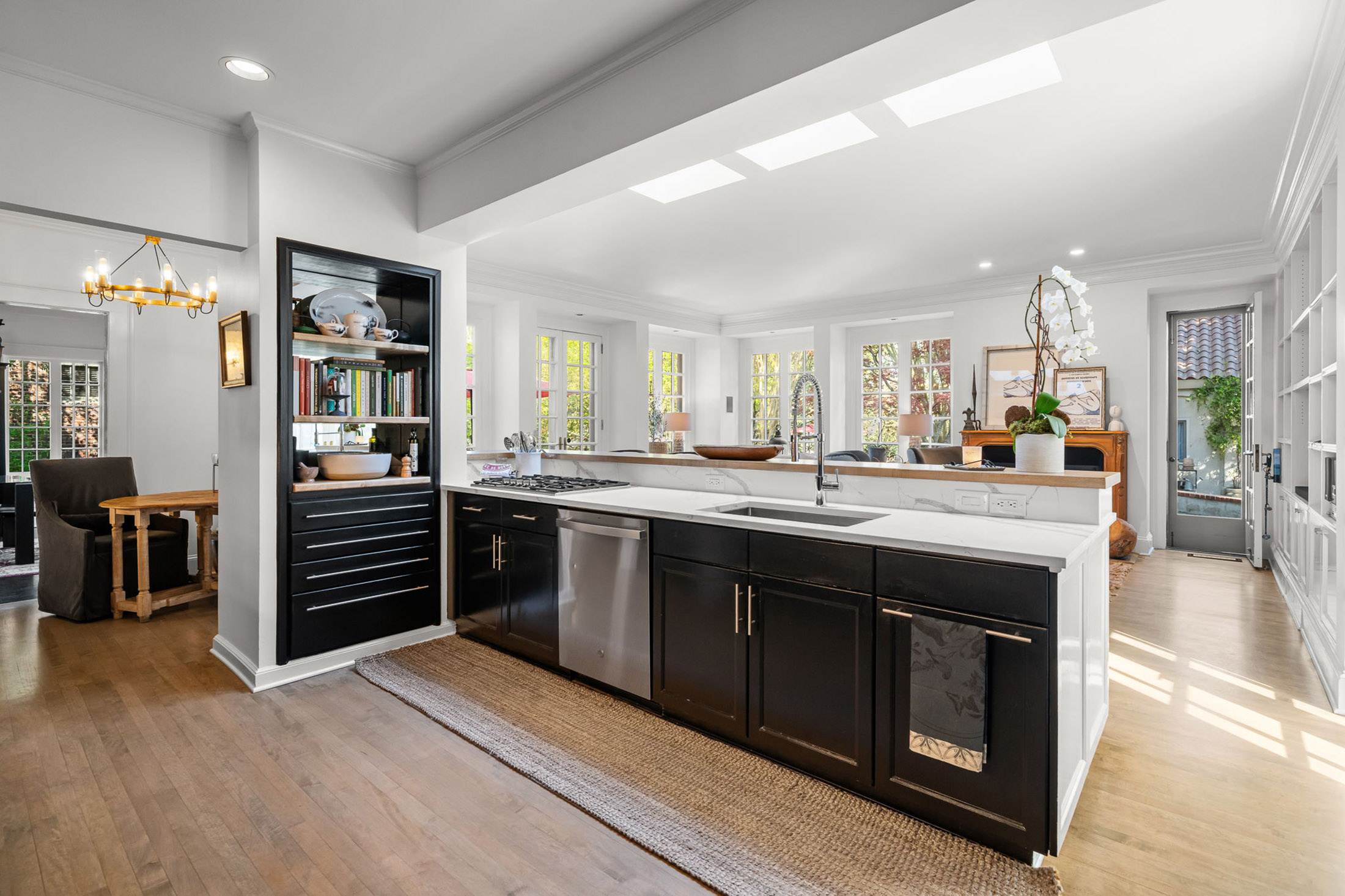  Timeless Ardmore Park Home Blends Classic Charm with Custom Renovations - 物件實景