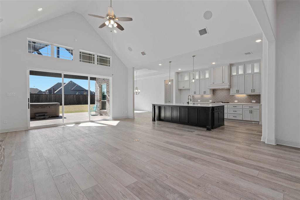 Shady Shores, Texas, 76208, United States, 4 Bedrooms Bedrooms, ,4 BathroomsBathrooms,Residential,For Sale,1983934