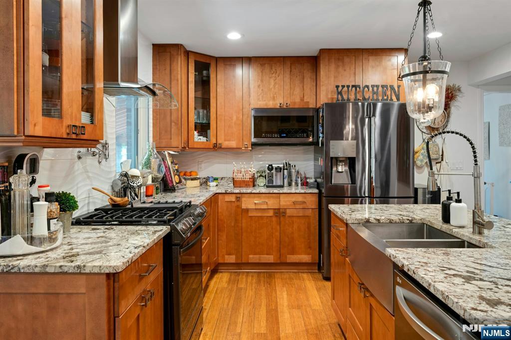 West Orange, New Jersey, 07052, United States, 6 Bedrooms Bedrooms, ,4 BathroomsBathrooms,Residential,For Sale,1826620