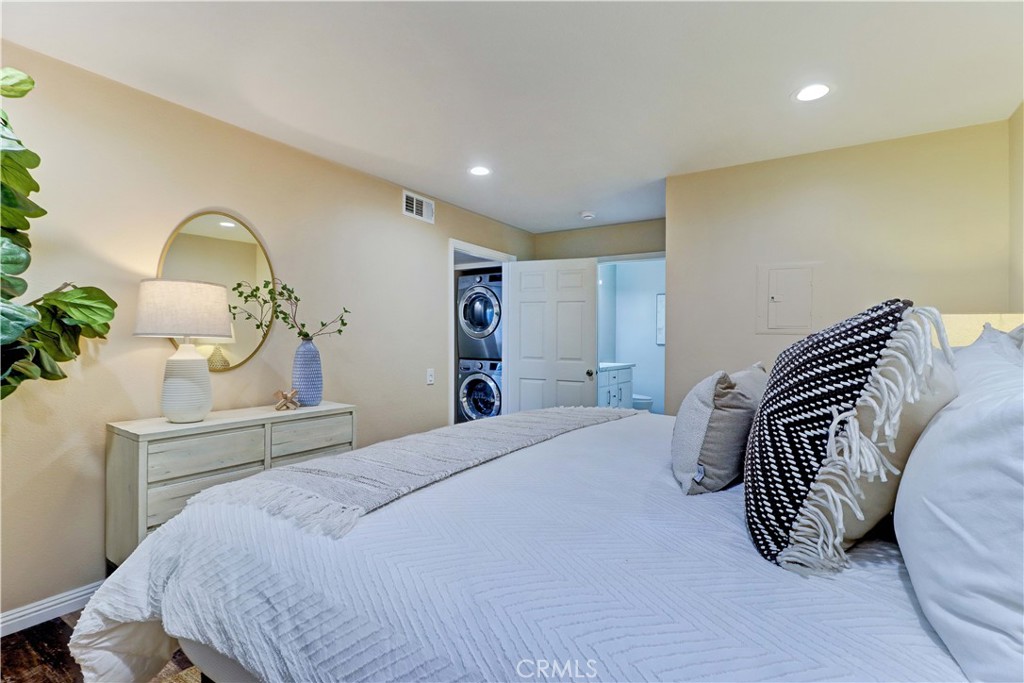 Long Beach, California, 90804, United States, 2 Bedrooms Bedrooms, ,2 BathroomsBathrooms,Residential,For Sale,2001889