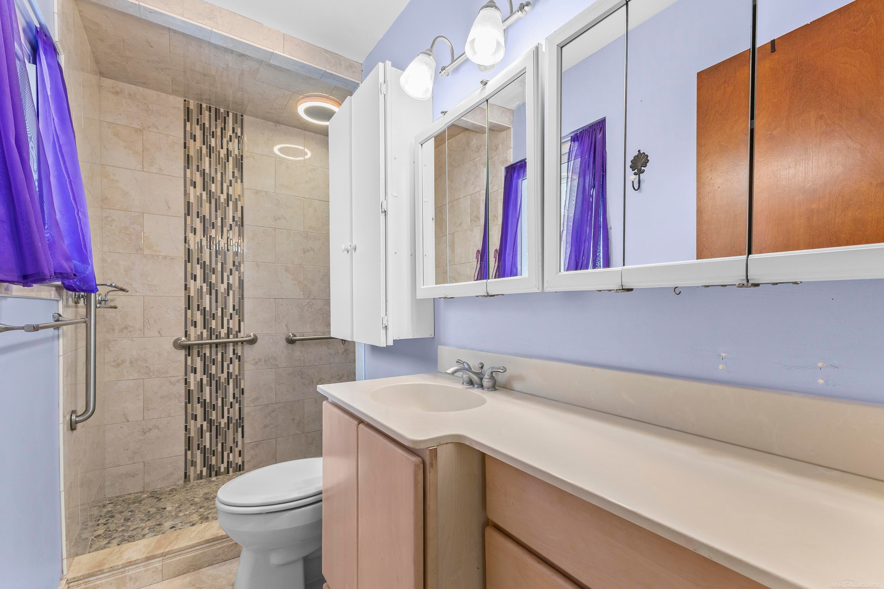 Harrison Twp, Michigan, 48045, United States, 3 Bedrooms Bedrooms, ,2 BathroomsBathrooms,Residential,For Sale,2005468