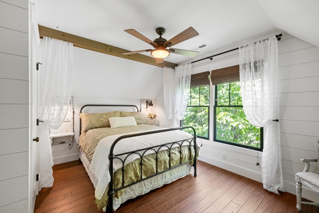 Hayesville, North Carolina, 28904, United States, 3 Bedrooms Bedrooms, ,4 BathroomsBathrooms,Residential,For Sale,1831924