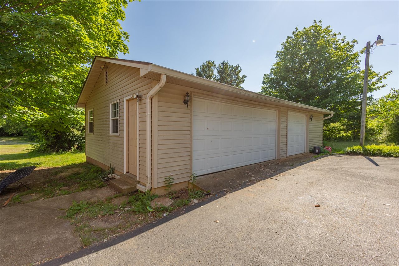 Bowling Green, Kentucky, 42101, United States, 4 Bedrooms Bedrooms, ,3 BathroomsBathrooms,Residential,For Sale,1839985
