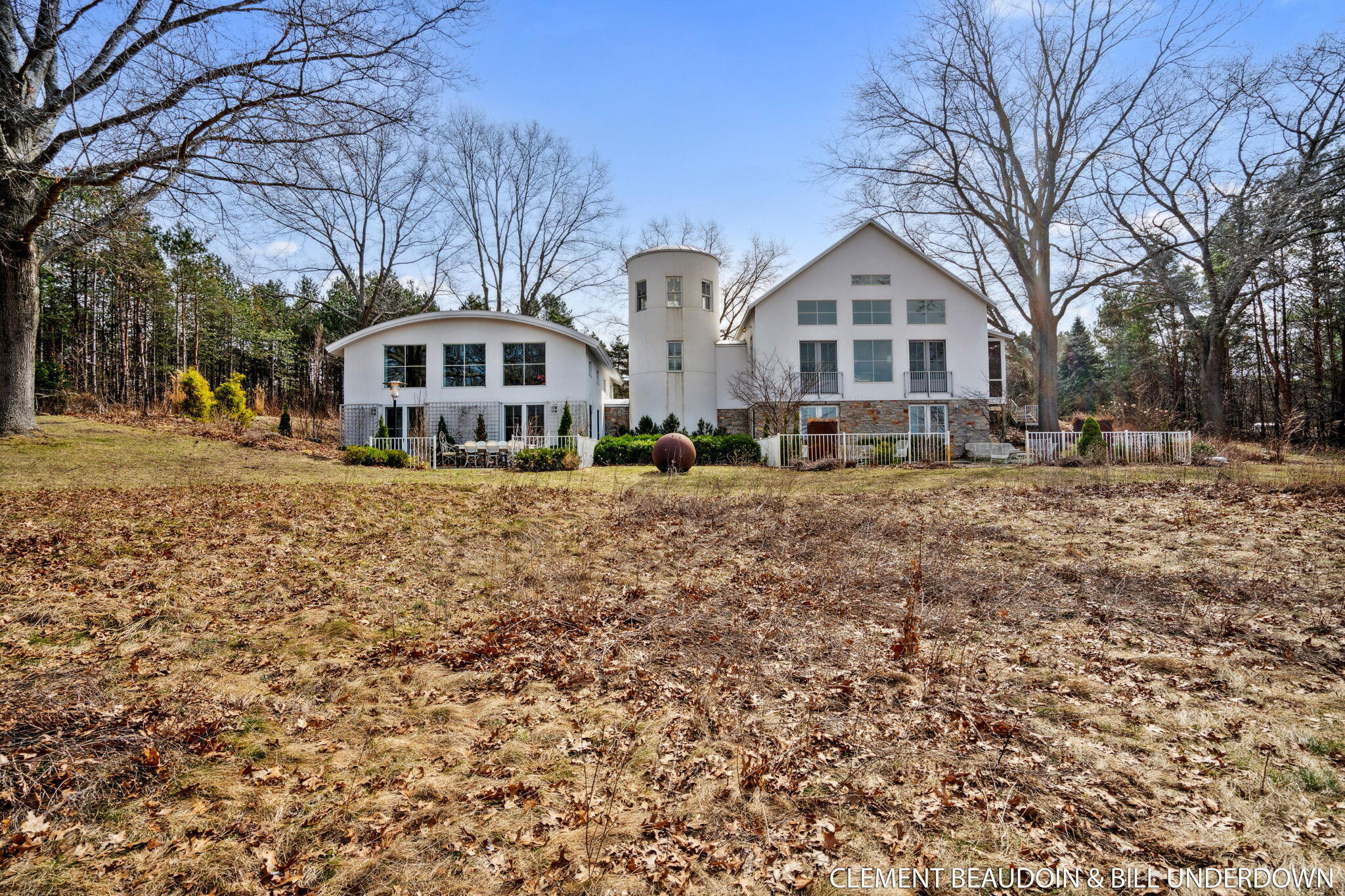 Fennville, Michigan, 49408, United States, 5 Bedrooms Bedrooms, ,7 BathroomsBathrooms,Residential,For Sale,1973707