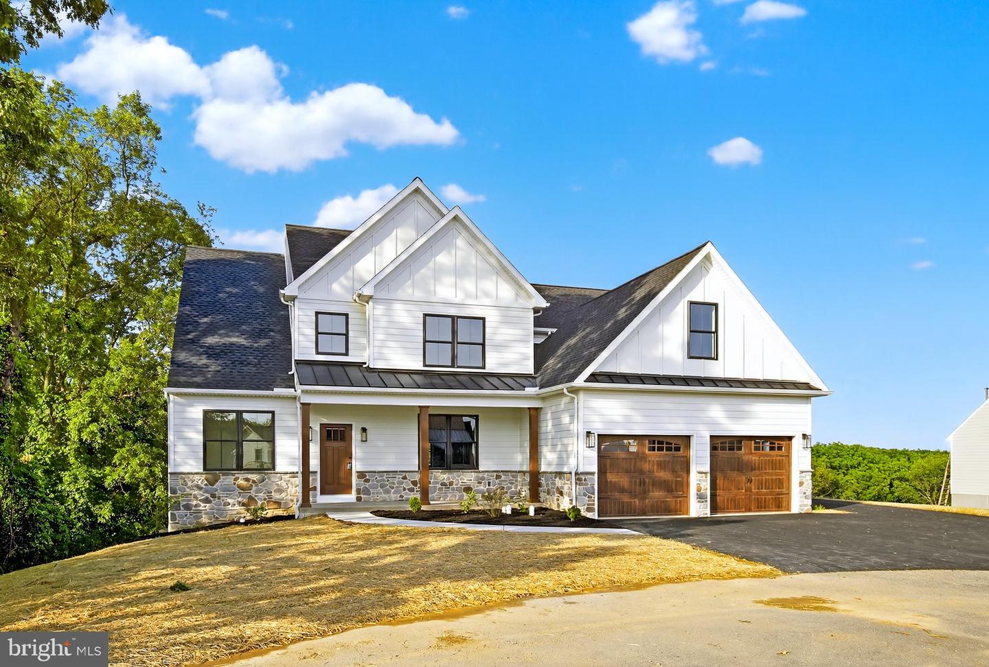 Lancaster, Pennsylvania, 17602, United States, 4 Bedrooms Bedrooms, ,3 BathroomsBathrooms,Residential,For Sale,1874540