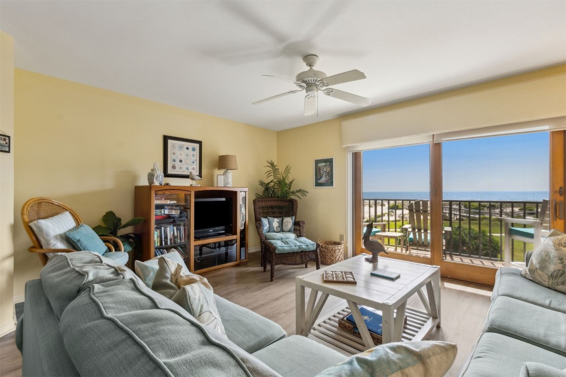 Fernandina Beach, Florida, 32034, United States, 2 Bedrooms Bedrooms, ,2 BathroomsBathrooms,Residential,For Sale,1784188
