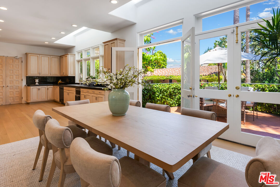 Beverly Hills, California, 90210, United States, 6 Bedrooms Bedrooms, ,8 BathroomsBathrooms,Residential,For Sale,1926509