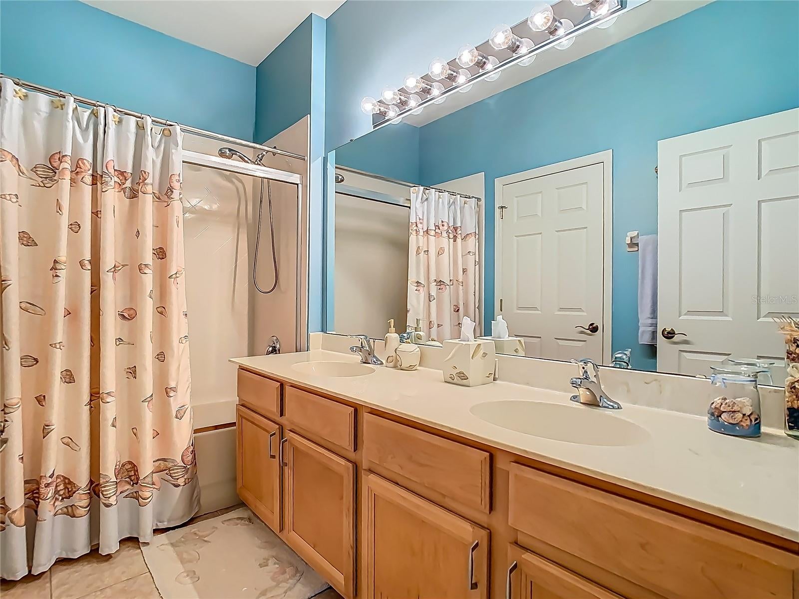 ORLANDO, Florida, 32828, United States, 5 Bedrooms Bedrooms, ,3 BathroomsBathrooms,Residential,For Sale,1923242