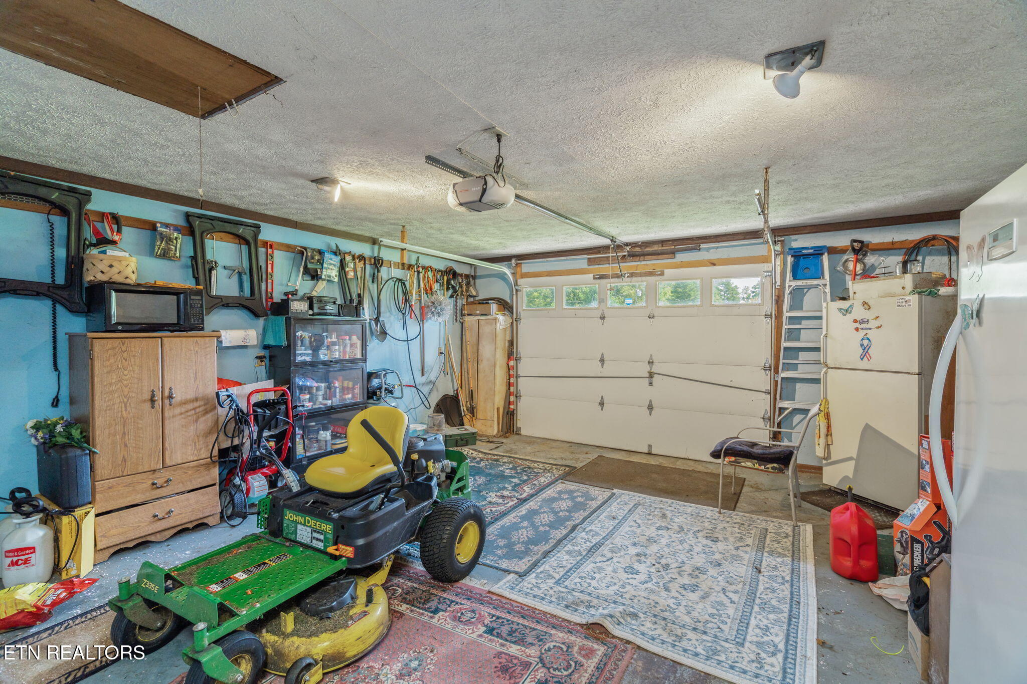 Kingston, Tennessee, 37763, United States, 3 Bedrooms Bedrooms, ,2 BathroomsBathrooms,Residential,For Sale,1891153