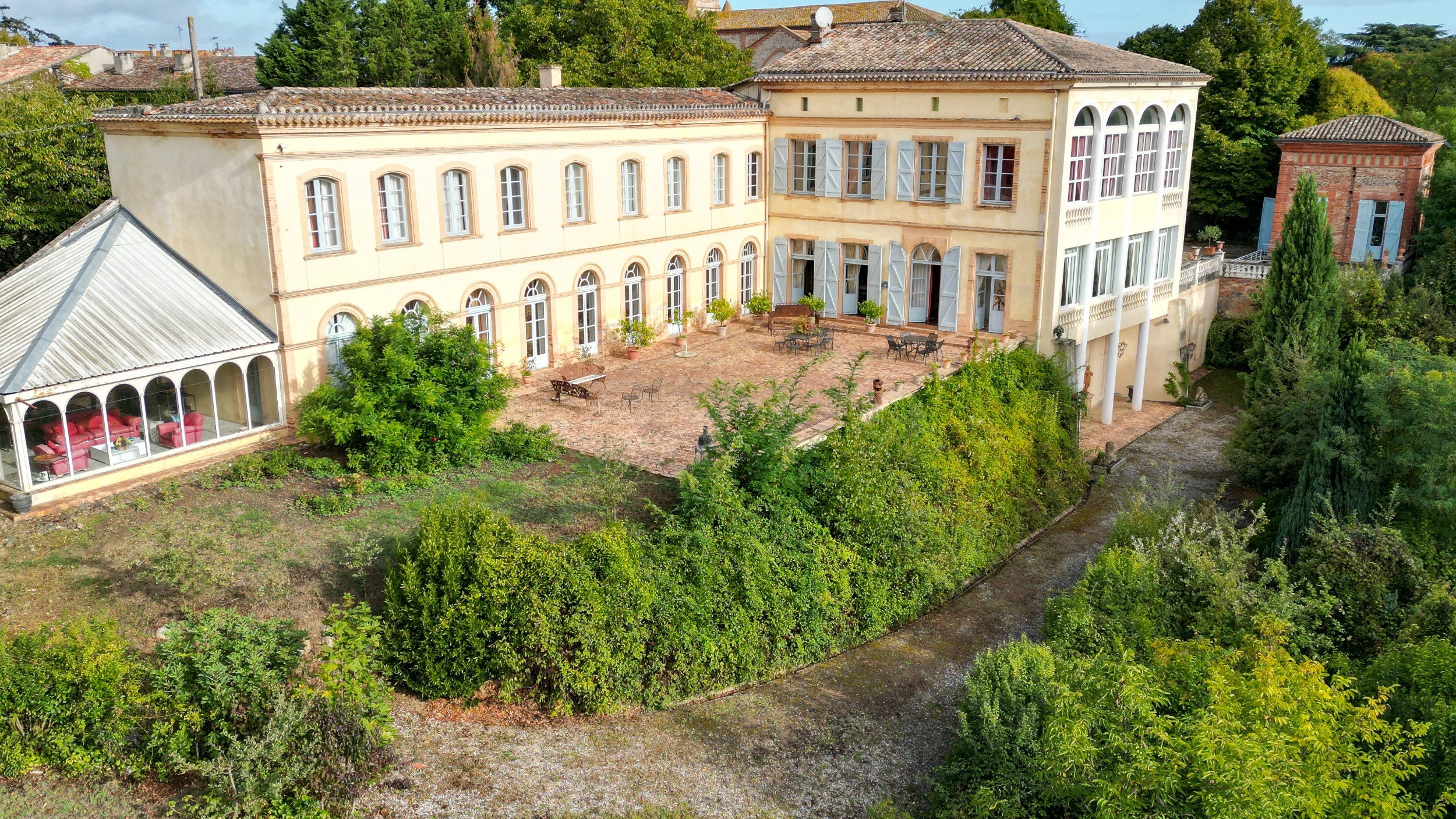  Castle XVIII with theatre and caretaker