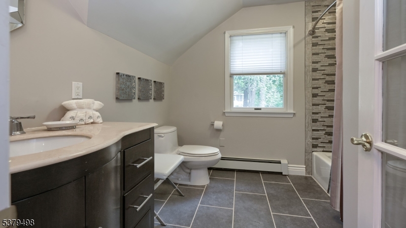Kinnelon Boro, New Jersey, 07405, United States, 4 Bedrooms Bedrooms, ,5 BathroomsBathrooms,Residential,For Sale,1932382