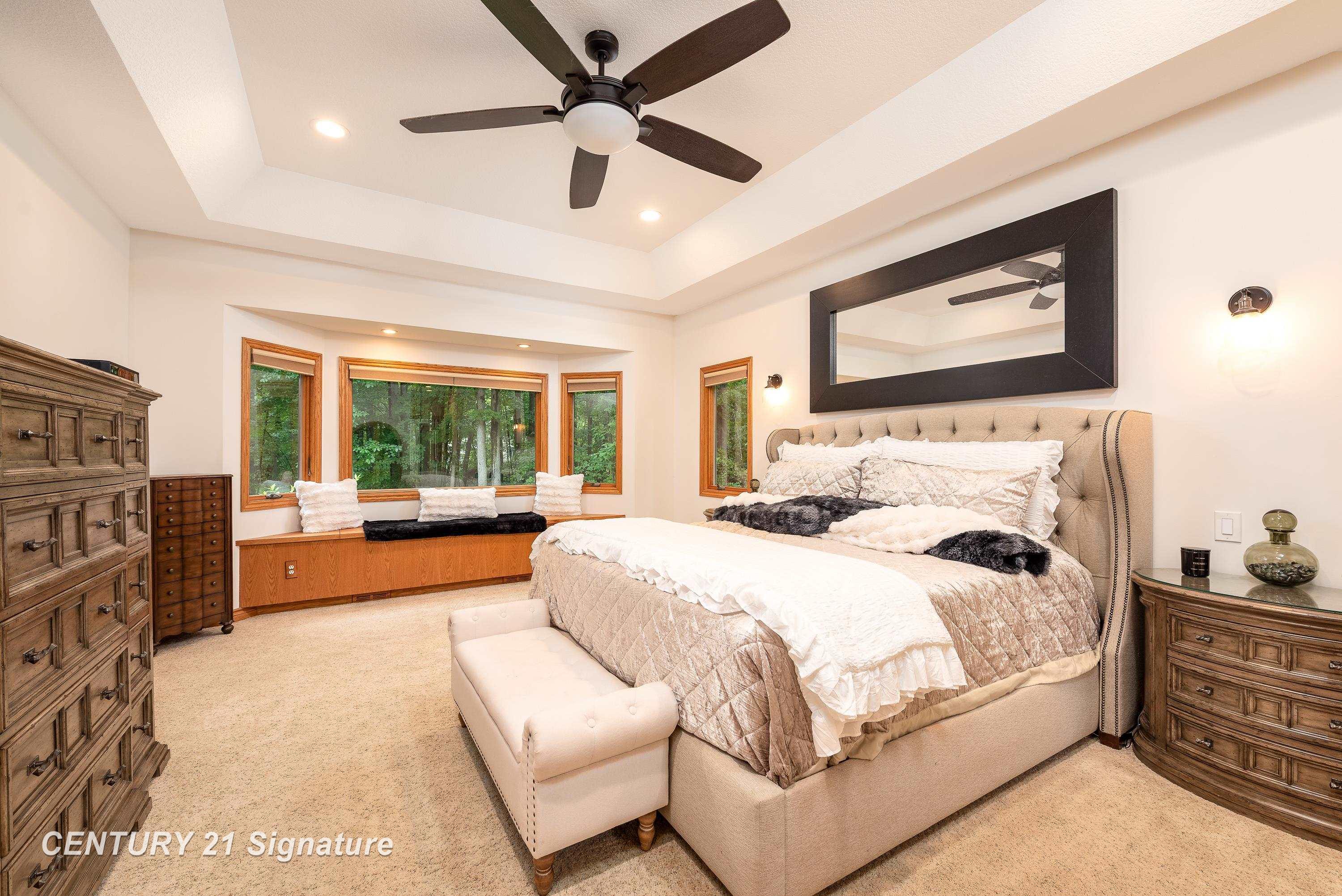 Midland, Michigan, 48642, United States, 4 Bedrooms Bedrooms, ,4 BathroomsBathrooms,Residential,For Sale,1981161