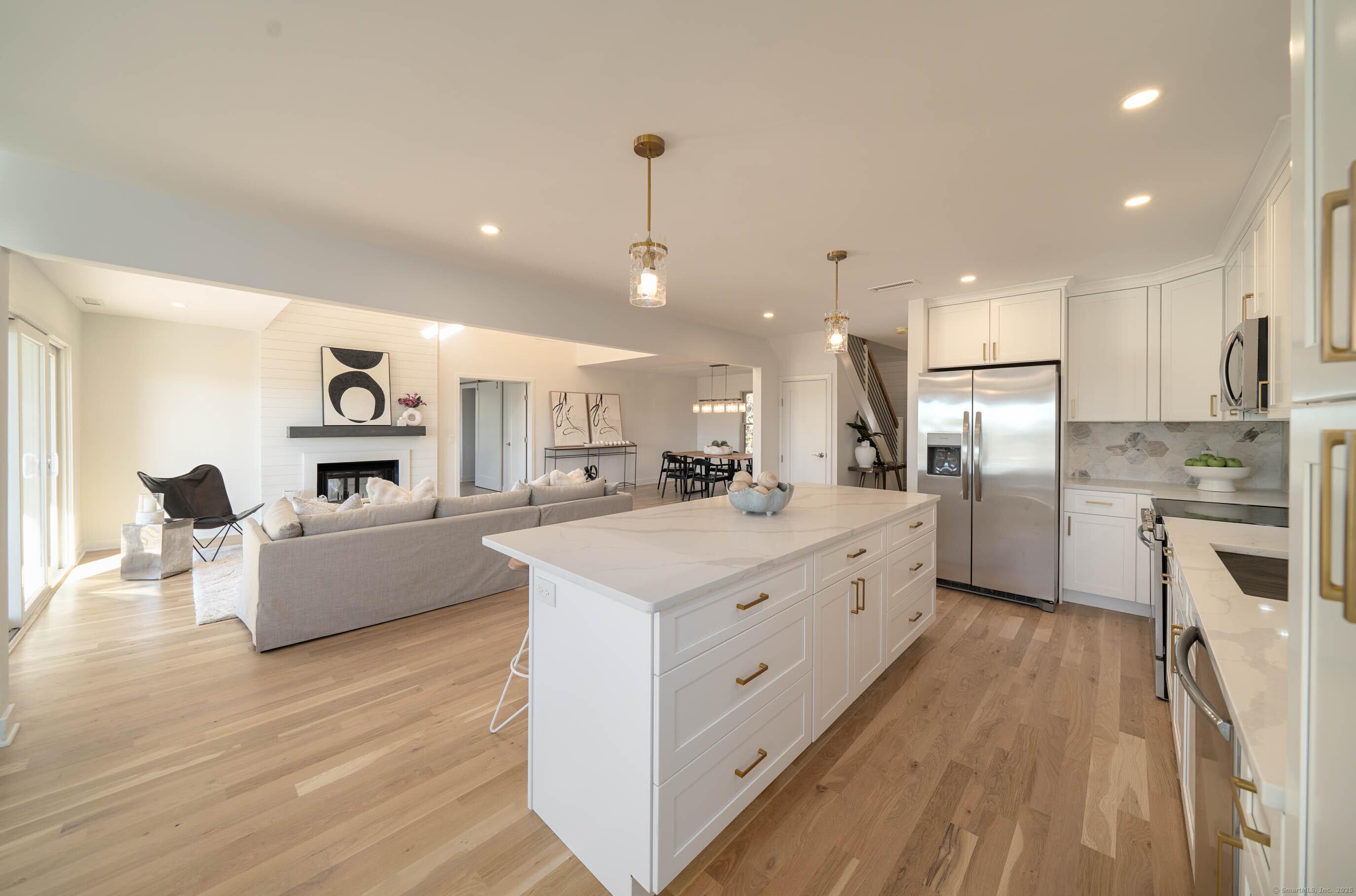 Branford, Connecticut, 06405, United States, 2 Bedrooms Bedrooms, ,3 BathroomsBathrooms,Residential,For Sale,1992436