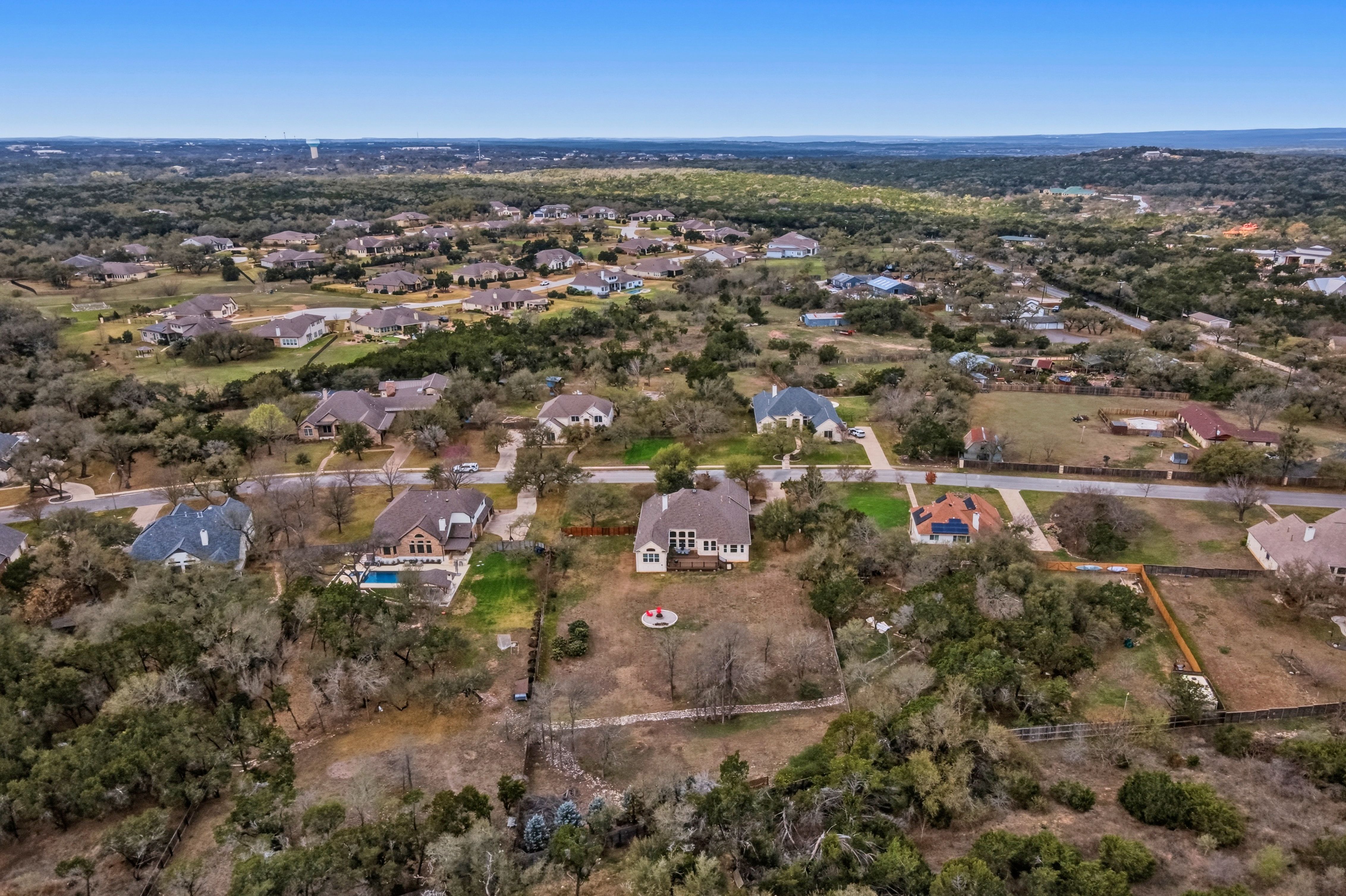  Single-Story Retreat on One Acre with Close Proximity to Private Schools - 物件實景