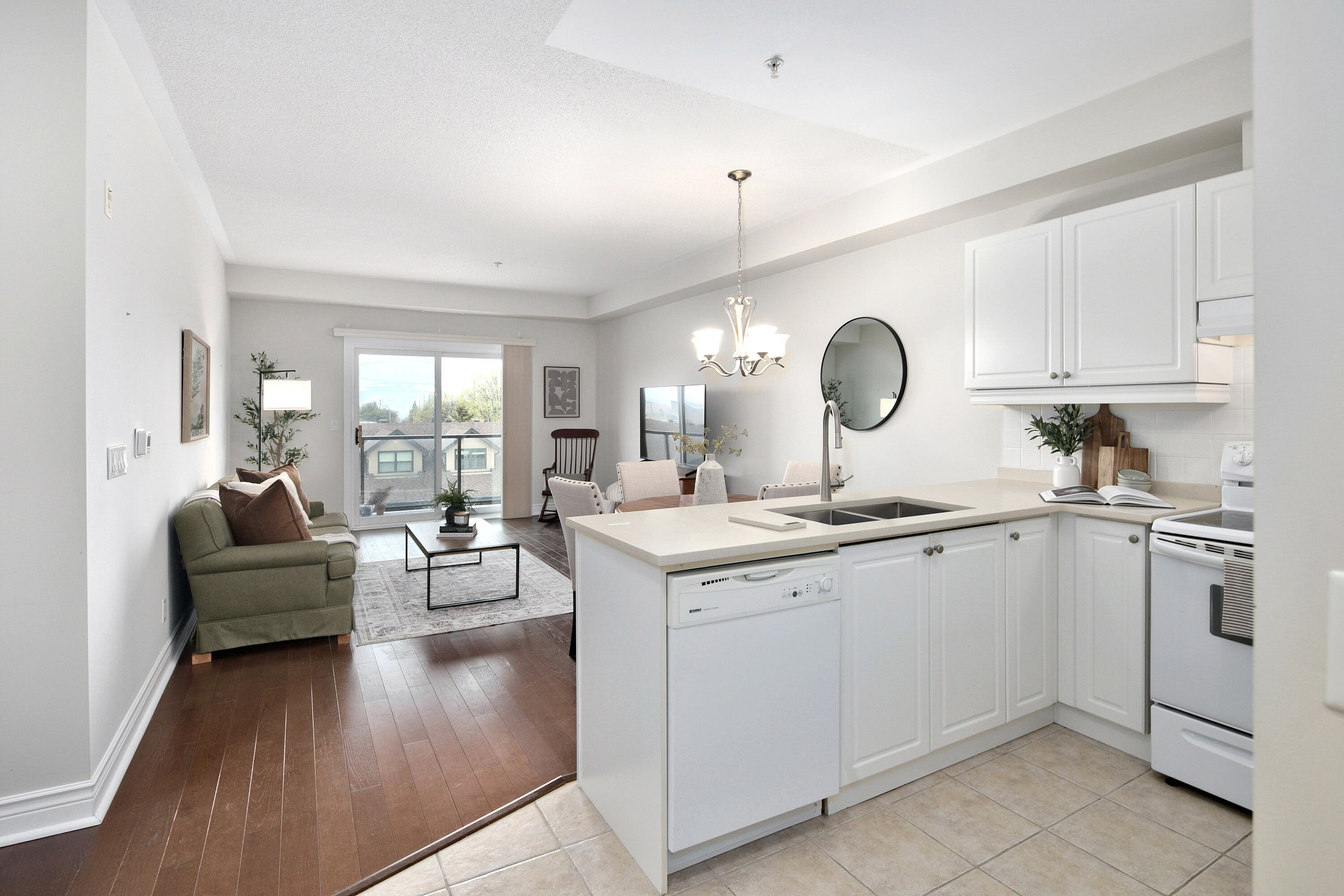  Raglan Heights Condo - 物件實景