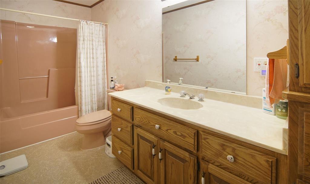 Weatherford, Texas, 76087, United States, 3 Bedrooms Bedrooms, ,2 BathroomsBathrooms,Residential,For Sale,1943652