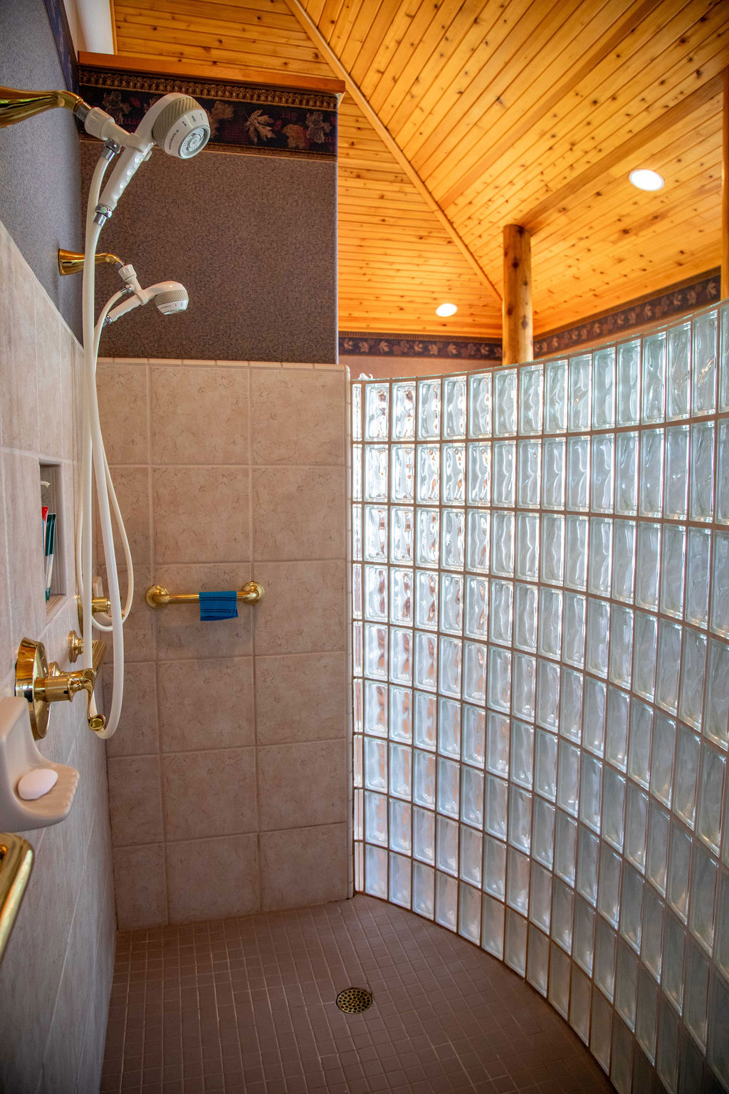 Hope, Idaho, 83836, United States, 3 Bedrooms Bedrooms, ,3 BathroomsBathrooms,Residential,For Sale,1975578