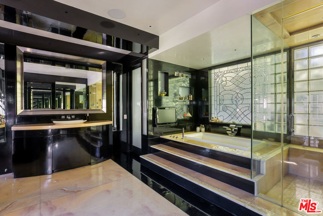 Beverly Hills, California, 90210, United States, 7 Bedrooms Bedrooms, ,9 BathroomsBathrooms,Residential,For Sale,1933482