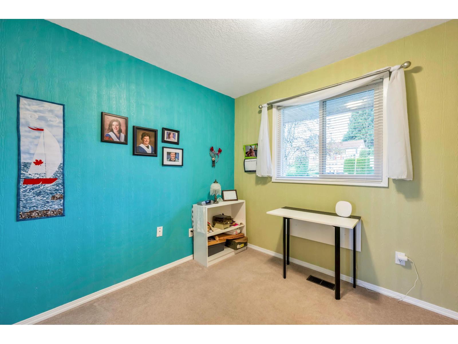WHITE ROCK, British Columbia, V4B 4T7, CA, 4 Bedrooms Bedrooms, ,2 BathroomsBathrooms,Residential,For Sale,1951469