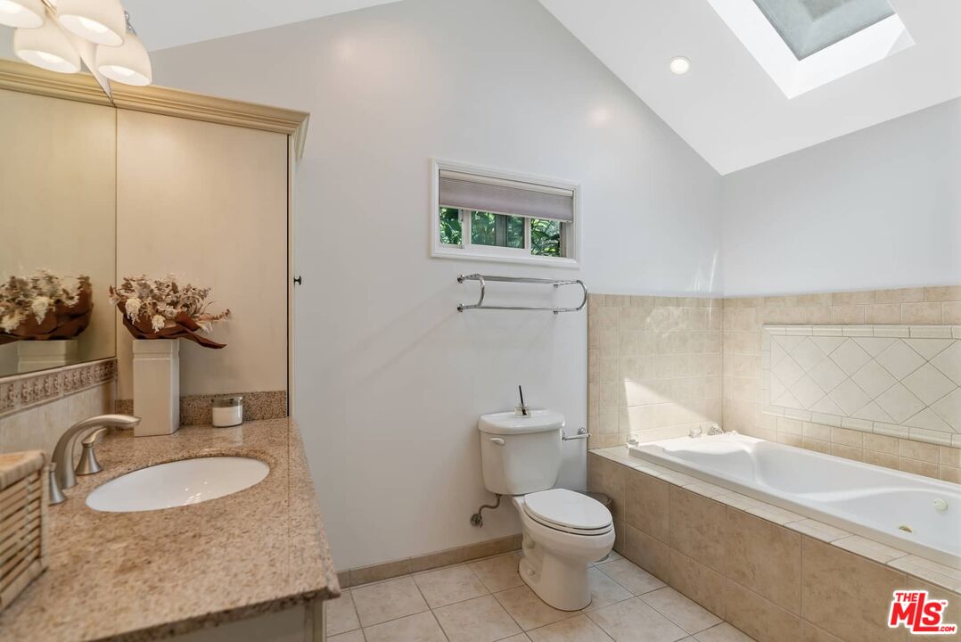Malibu, California, 90265, United States, 1 Bedroom Bedrooms, ,1 BathroomBathrooms,Residential,For Sale,1891737