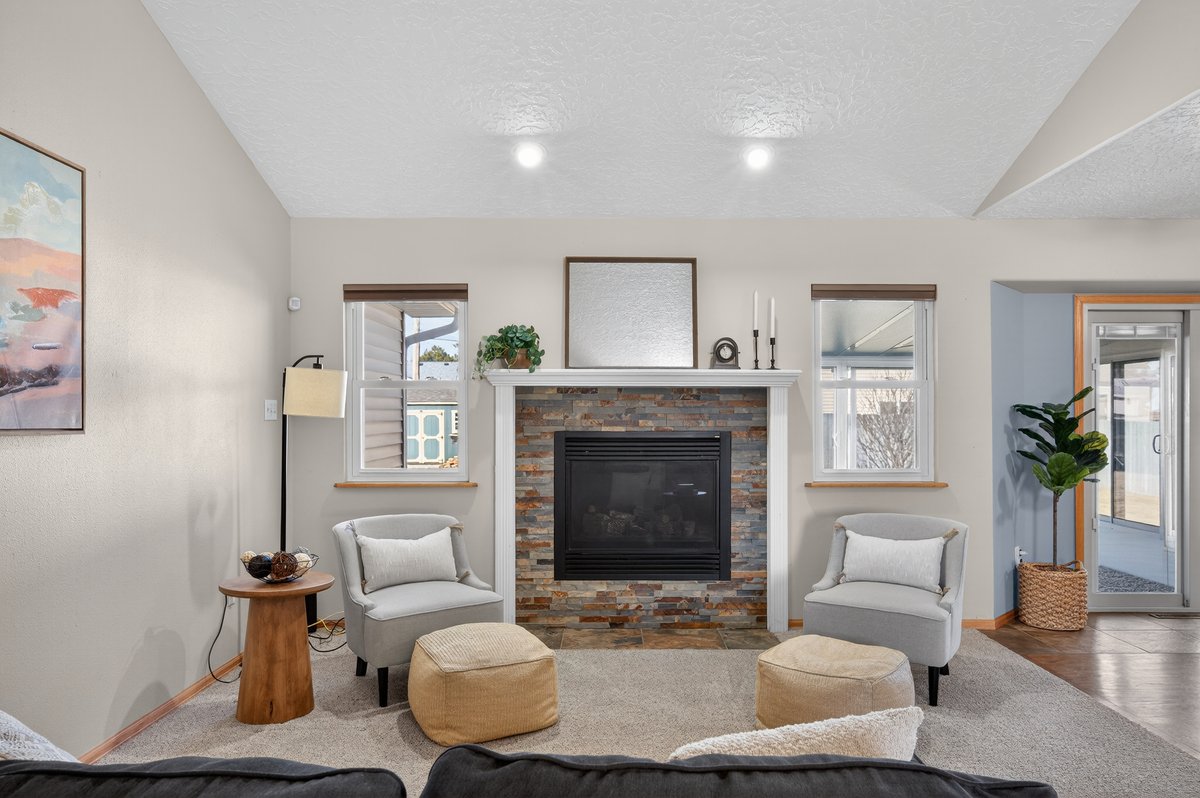 Cheyenne, Wyoming, 82009, United States, 5 Bedrooms Bedrooms, ,2 BathroomsBathrooms,Residential,For Sale,2016553