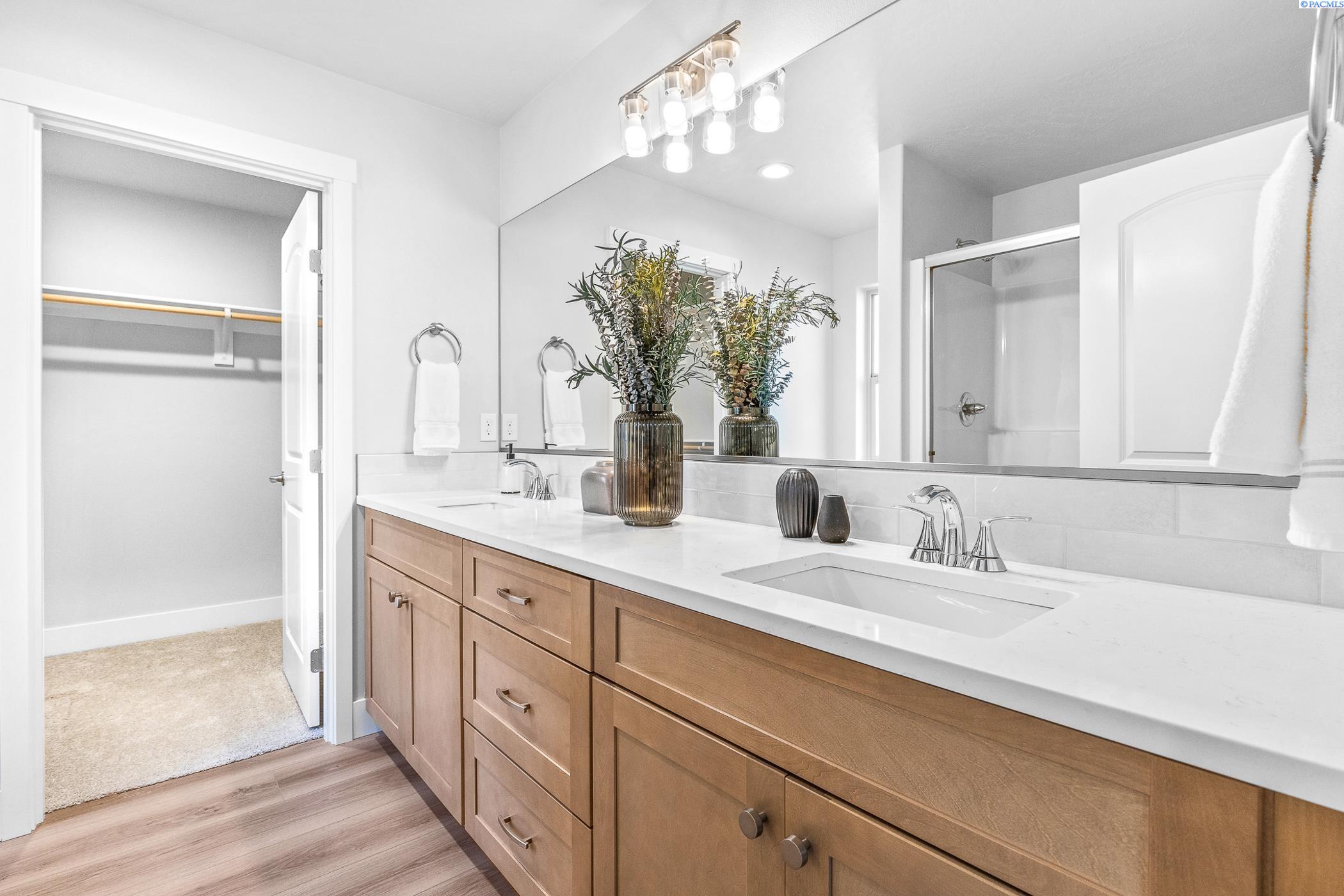 Kennewick, Washington, 99338, United States, 3 Bedrooms Bedrooms, ,1 BathroomBathrooms,Residential,For Sale,1969367