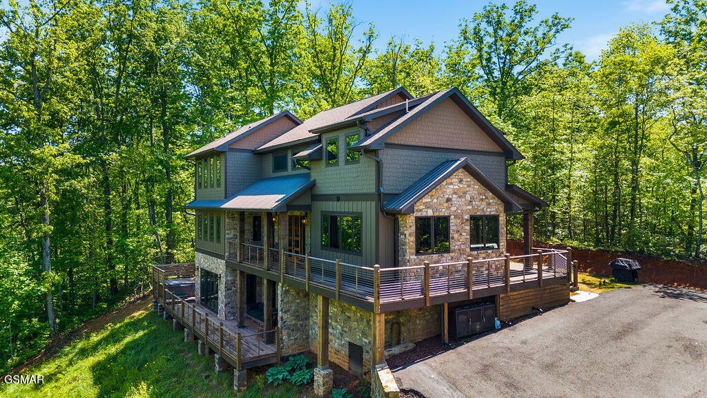 Gatlinburg, Tennessee, 37738, United States, 3 Bedrooms Bedrooms, ,5 BathroomsBathrooms,Residential,For Sale,2034960