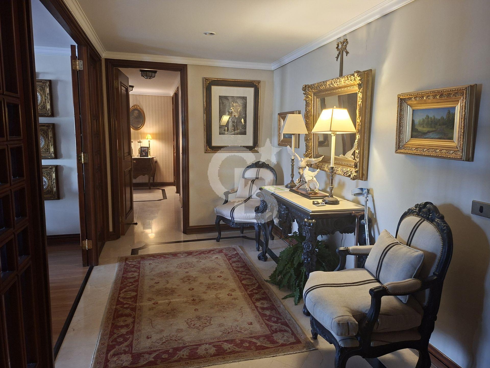 Las Condes, Chile, 4 Bedrooms Bedrooms, ,3 BathroomsBathrooms,Residential,For Sale,1998532