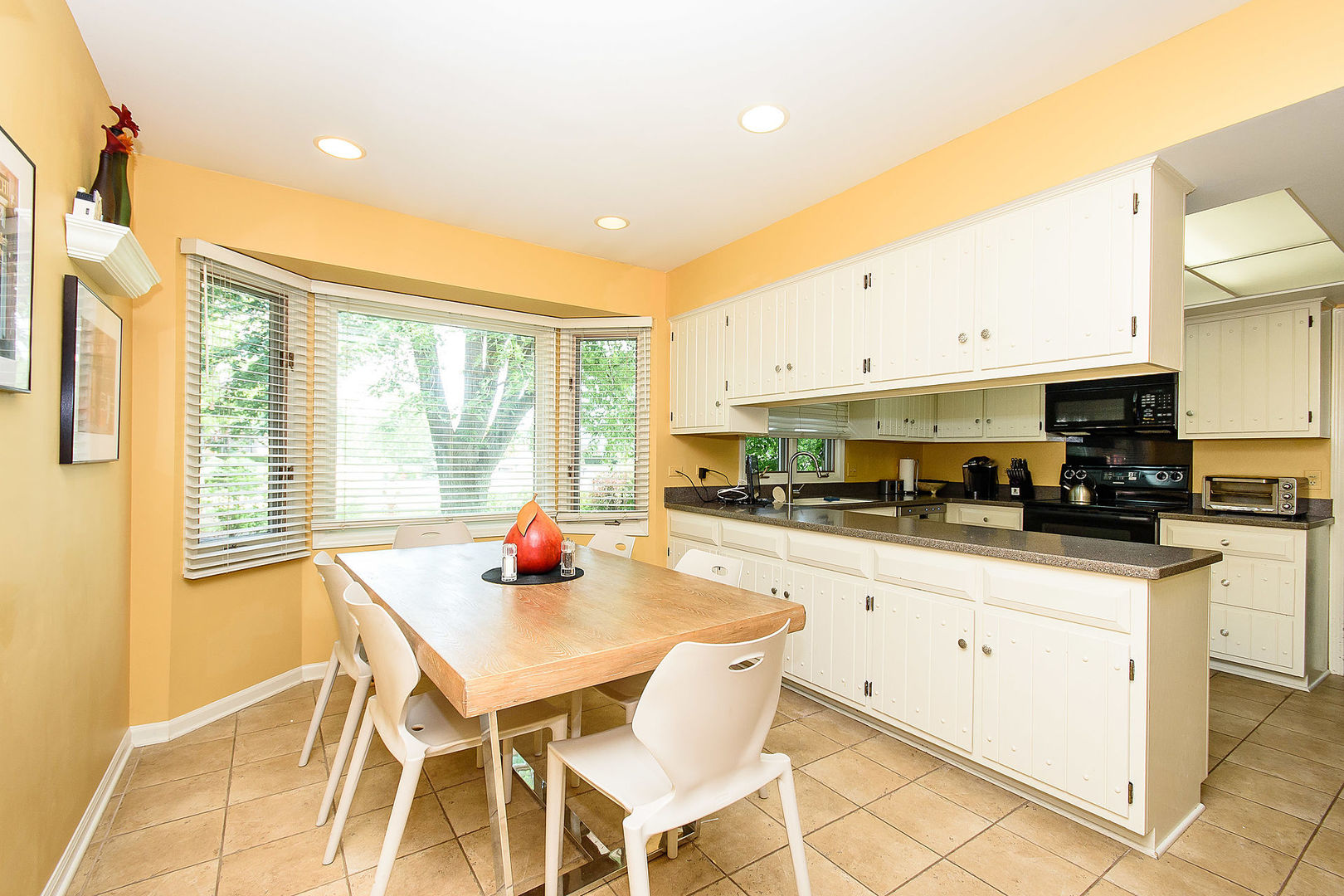 Deerfield, Illinois, 60015, United States, 4 Bedrooms Bedrooms, ,3 BathroomsBathrooms,Residential,For Sale,1866980