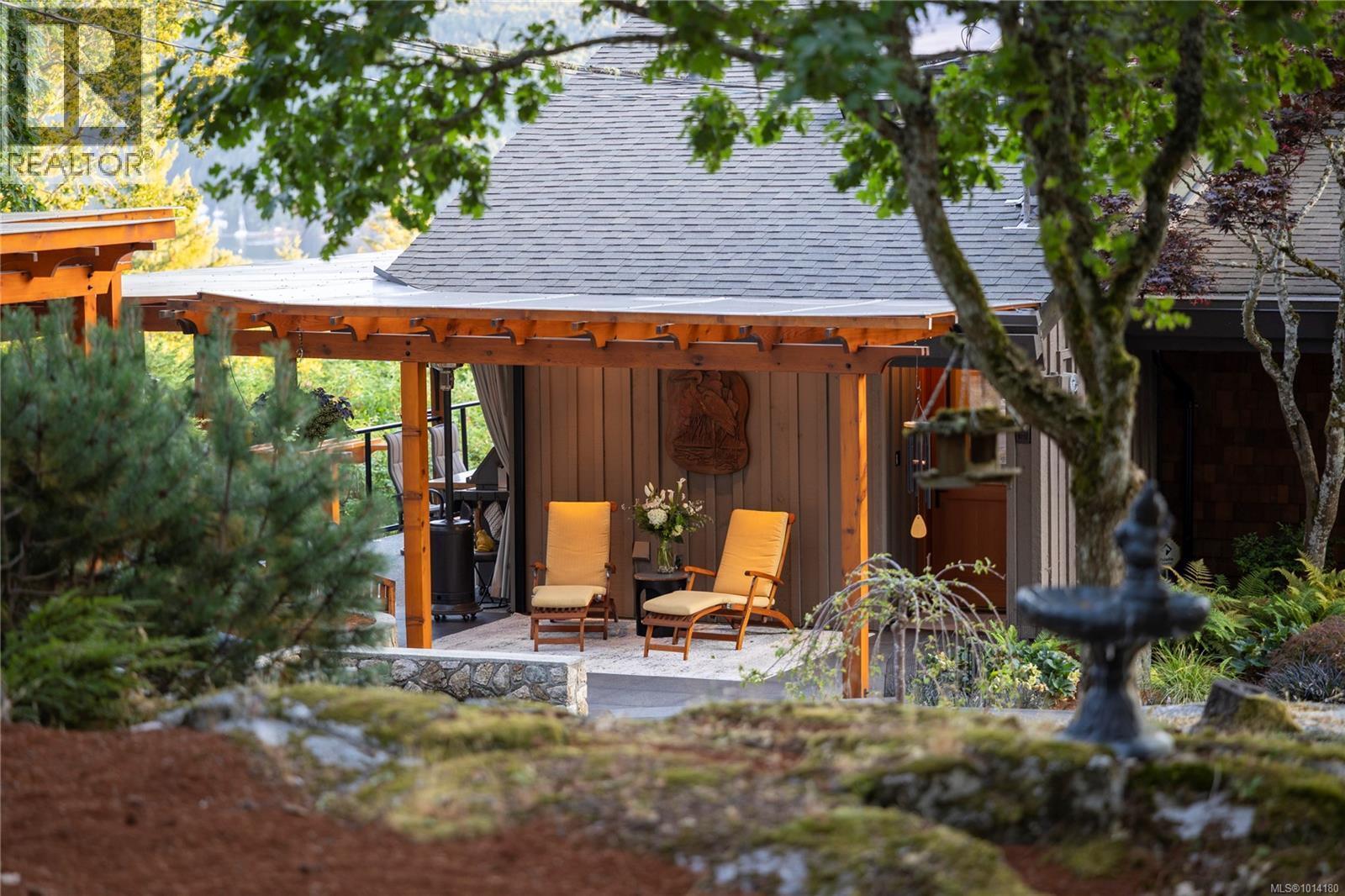 CENTRAL SAANICH, British Columbia, V8M 1S2, CA, 3 Bedrooms Bedrooms, ,4 BathroomsBathrooms,Residential,For Sale,1947352