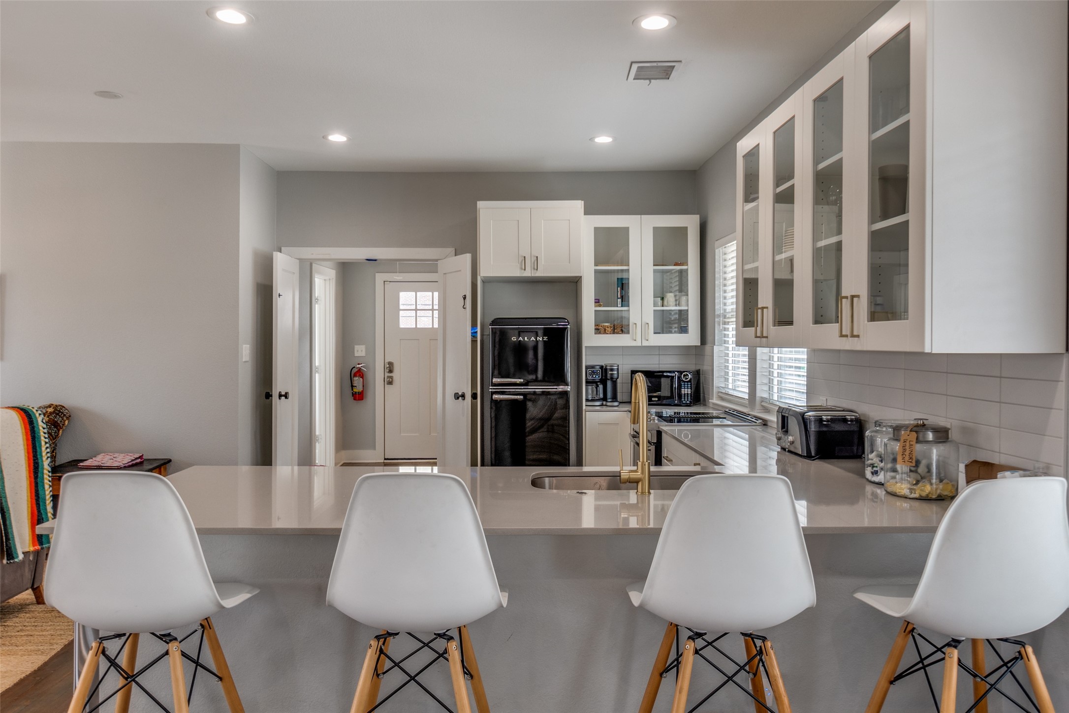 Dallas, Texas, 75208, United States, 4 Bedrooms Bedrooms, ,3 BathroomsBathrooms,Residential,For Sale,1752637