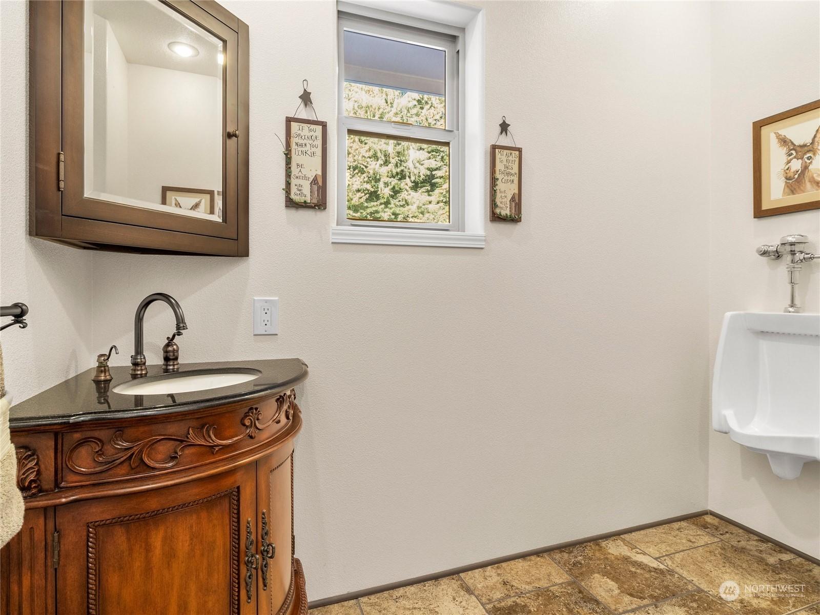 LONG BEACH, Washington, 98624, United States, 3 Bedrooms Bedrooms, ,4 BathroomsBathrooms,Residential,For Sale,1827835