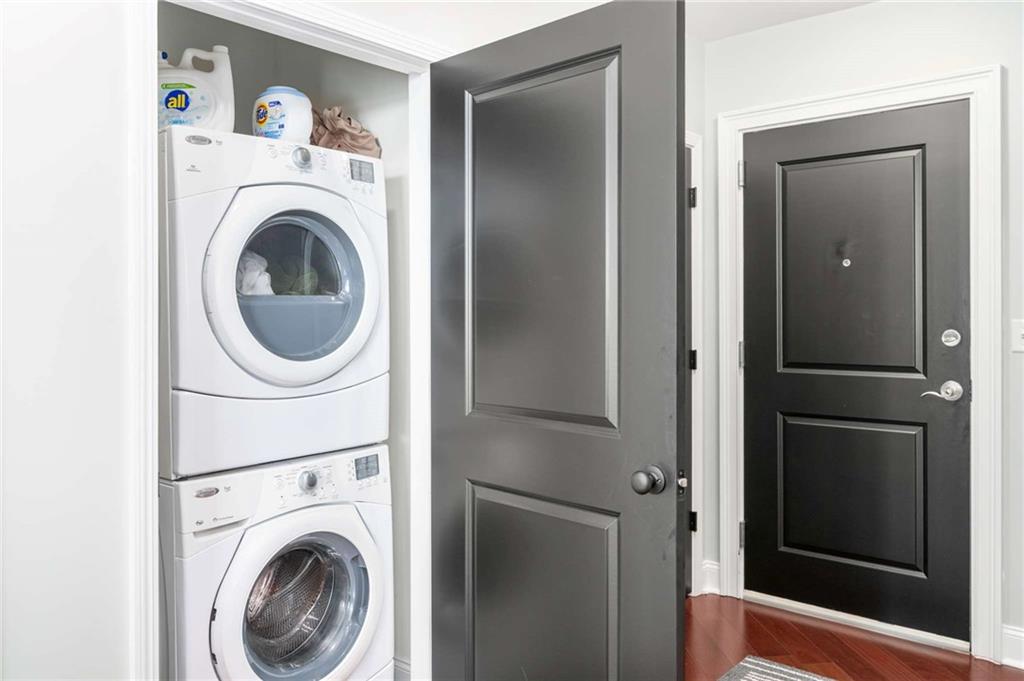 Atlanta, Georgia, 30363, United States, 2 Bedrooms Bedrooms, ,3 BathroomsBathrooms,Residential,For Sale,1949376