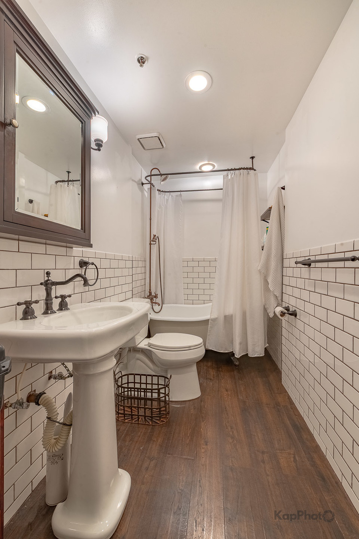 Chicago, Illinois, 60607, United States, 1 Bedroom Bedrooms, ,1 BathroomBathrooms,Residential,For Sale,1935059