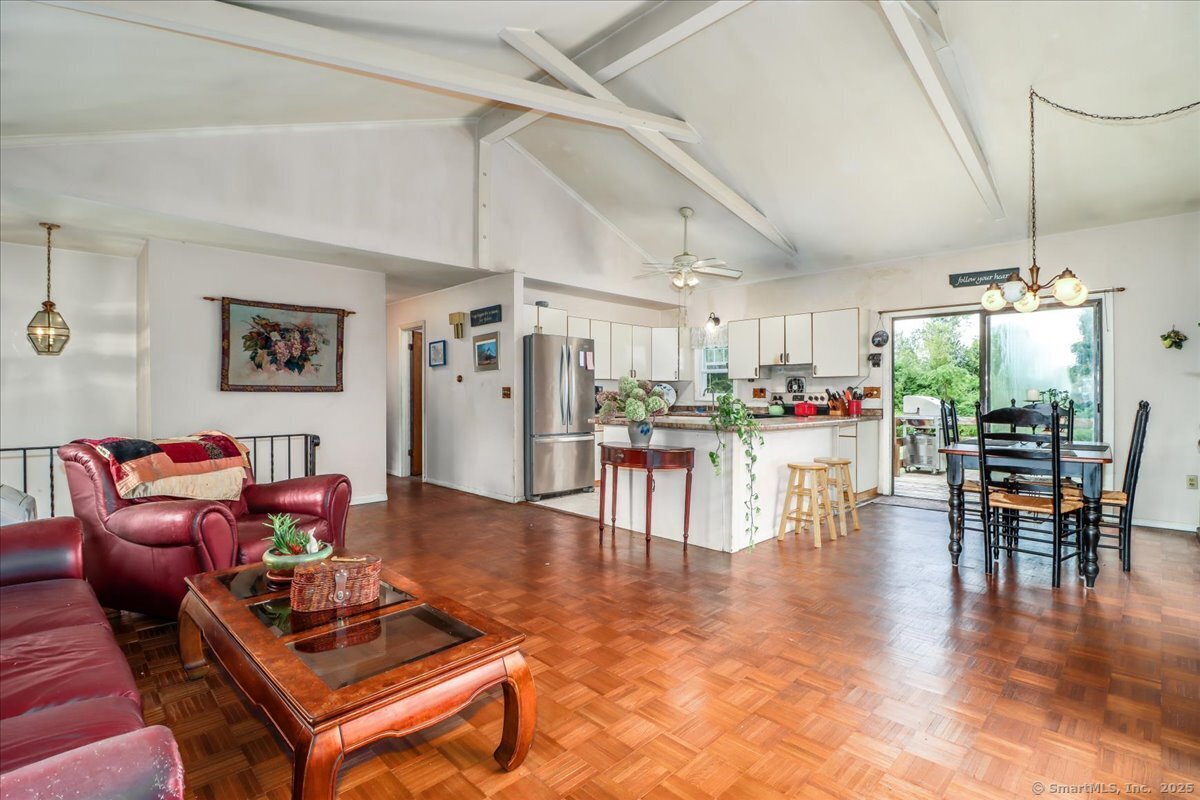 Brookfield, Connecticut, 06804, United States, 3 Bedrooms Bedrooms, ,3 BathroomsBathrooms,Residential,For Sale,1948601
