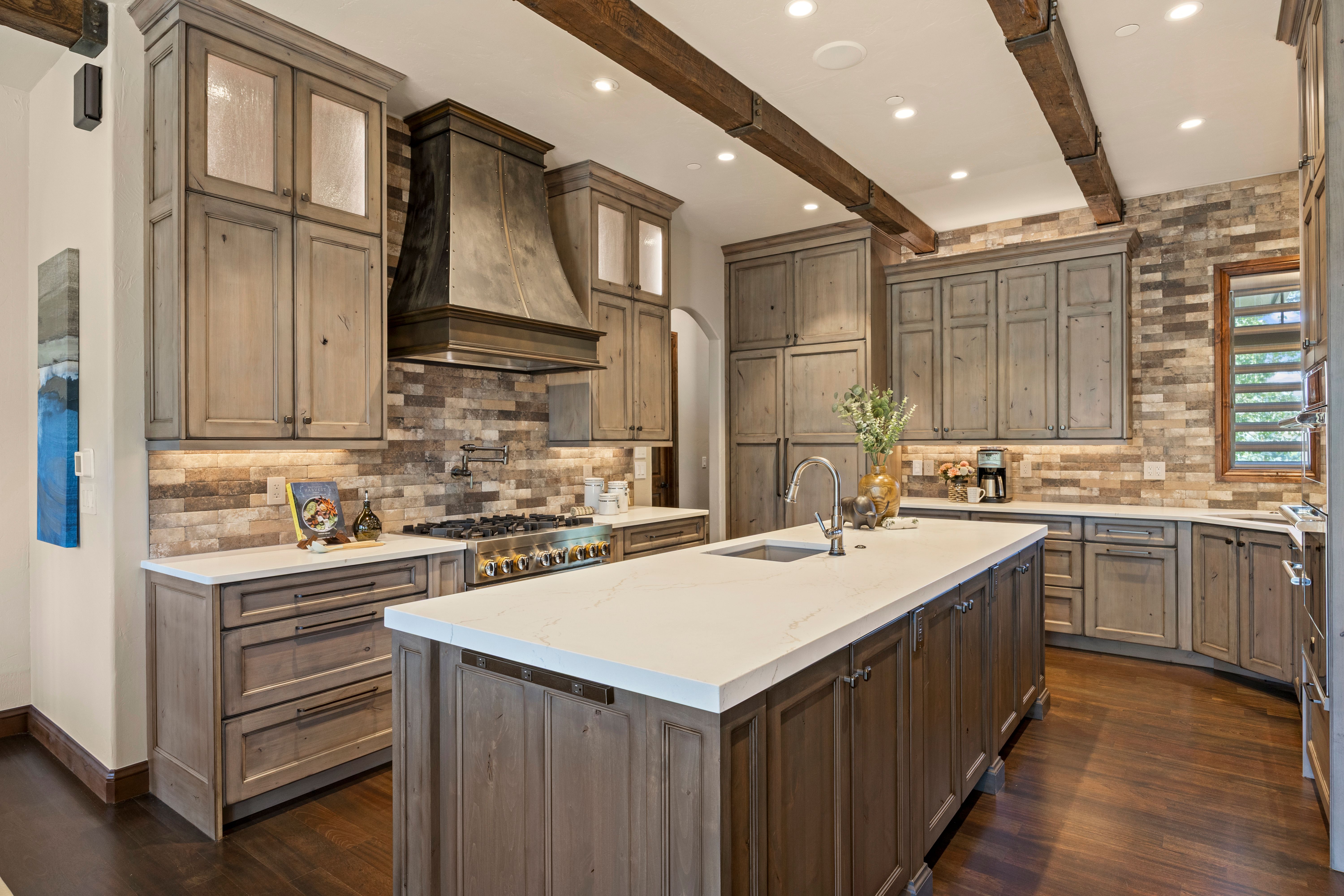  Spectacular custom ranch with a walk-out finished basement - 物件實景