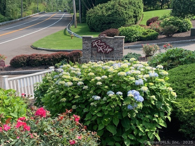 Shelton, Connecticut, 06484, United States, 2 Bedrooms Bedrooms, ,3 BathroomsBathrooms,Residential,For Sale,1933368