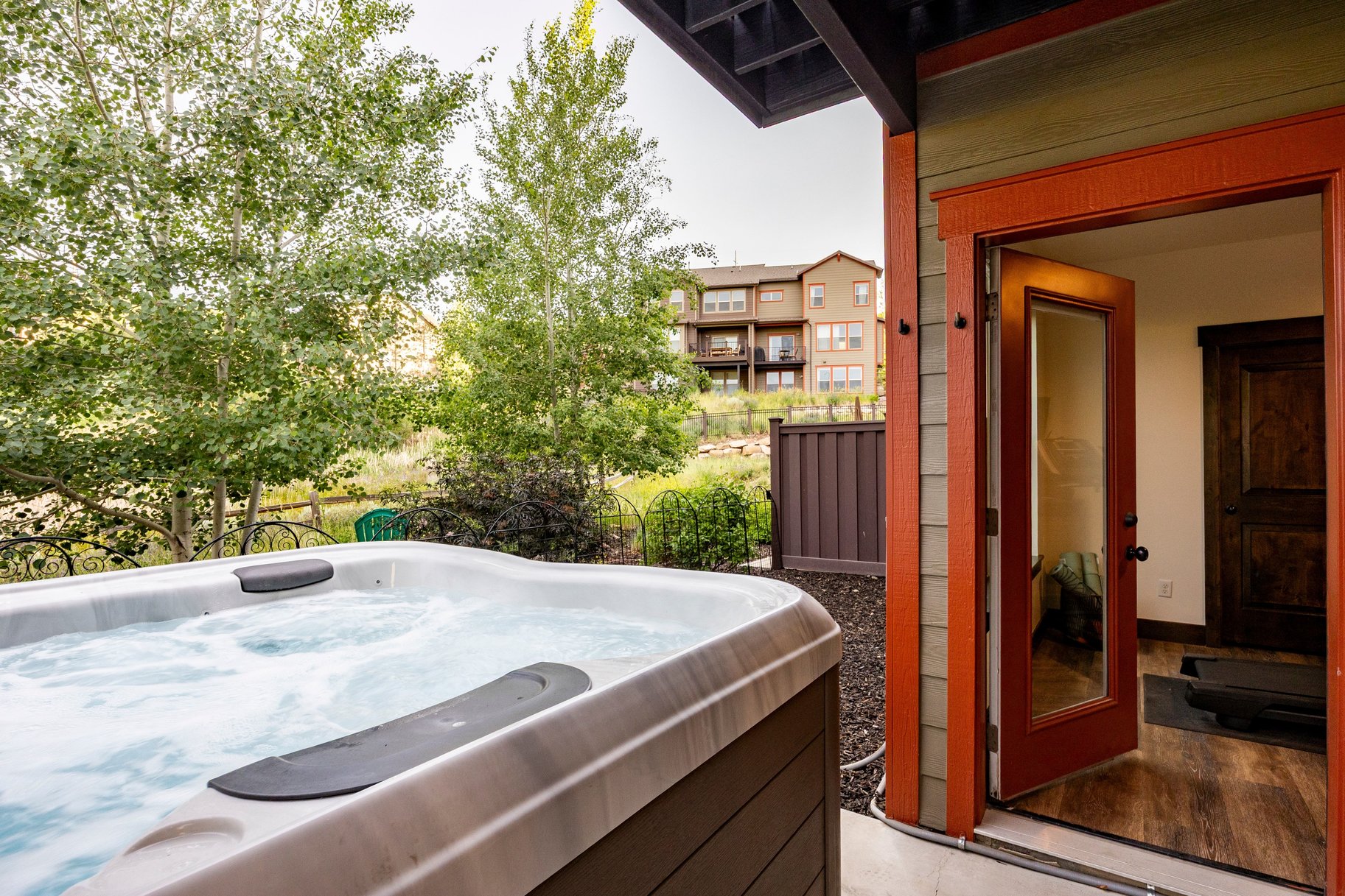  Renovated Furnished Townhome on Premium Lot with Easy Ski Access - 物件實景