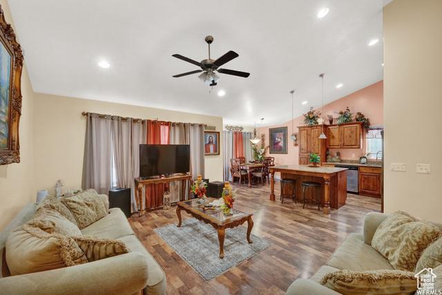 Herriman, Utah, 84096, United States, 3 Bedrooms Bedrooms, ,3 BathroomsBathrooms,Residential,For Sale,1910539