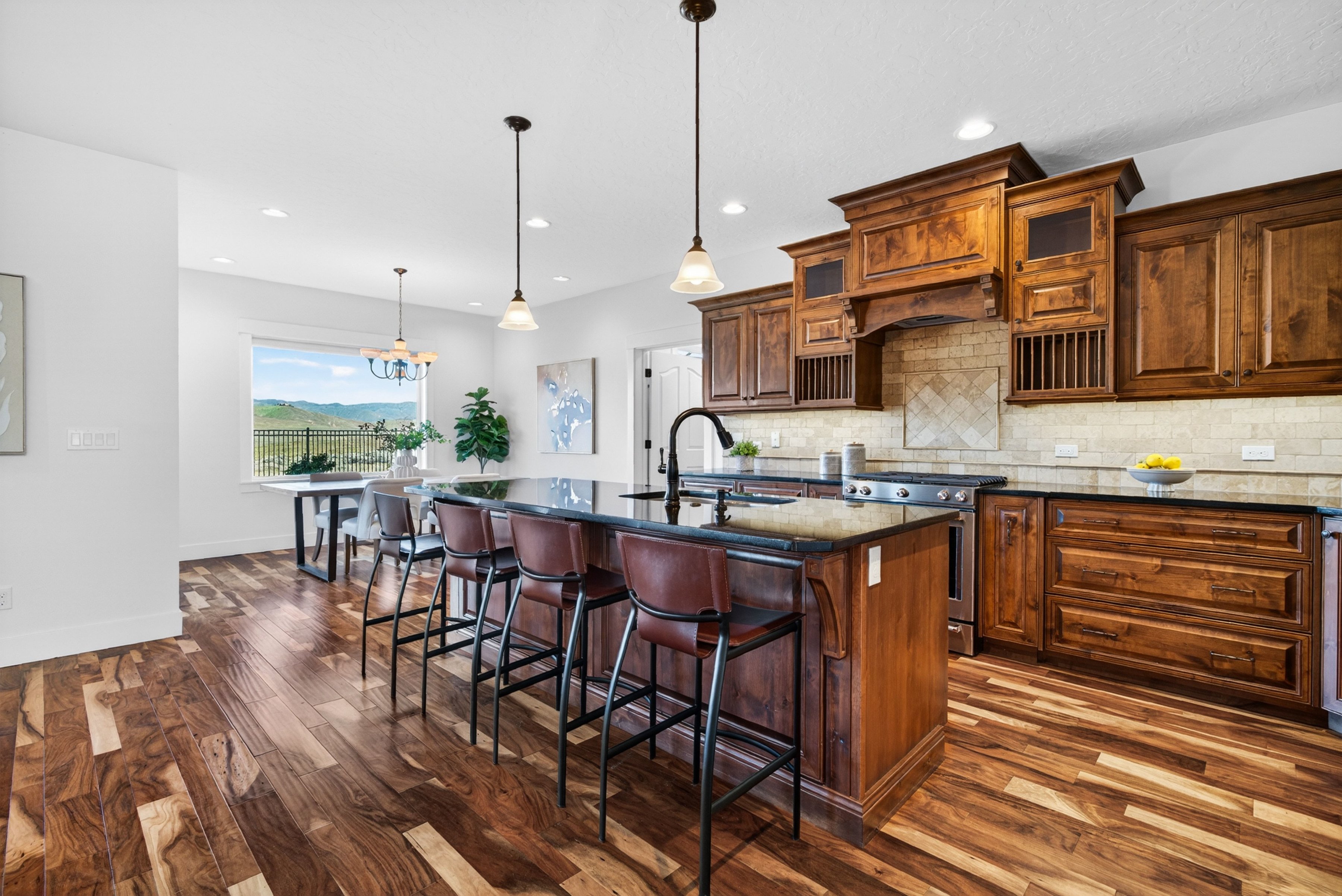  Refined Southeast Boise Living with Panoramic Vistas - 物件實景