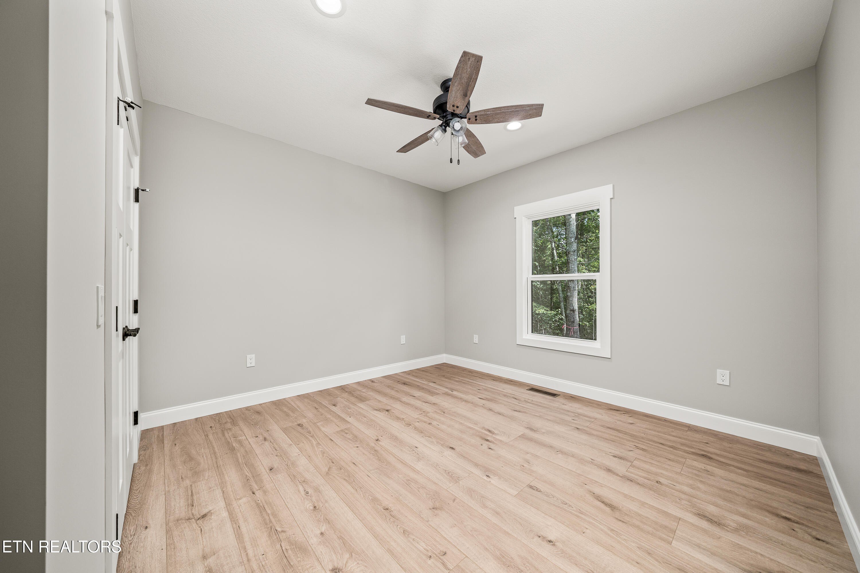 Crossville, Tennessee, 38558, United States, 3 Bedrooms Bedrooms, ,2 BathroomsBathrooms,Residential,For Sale,1937807
