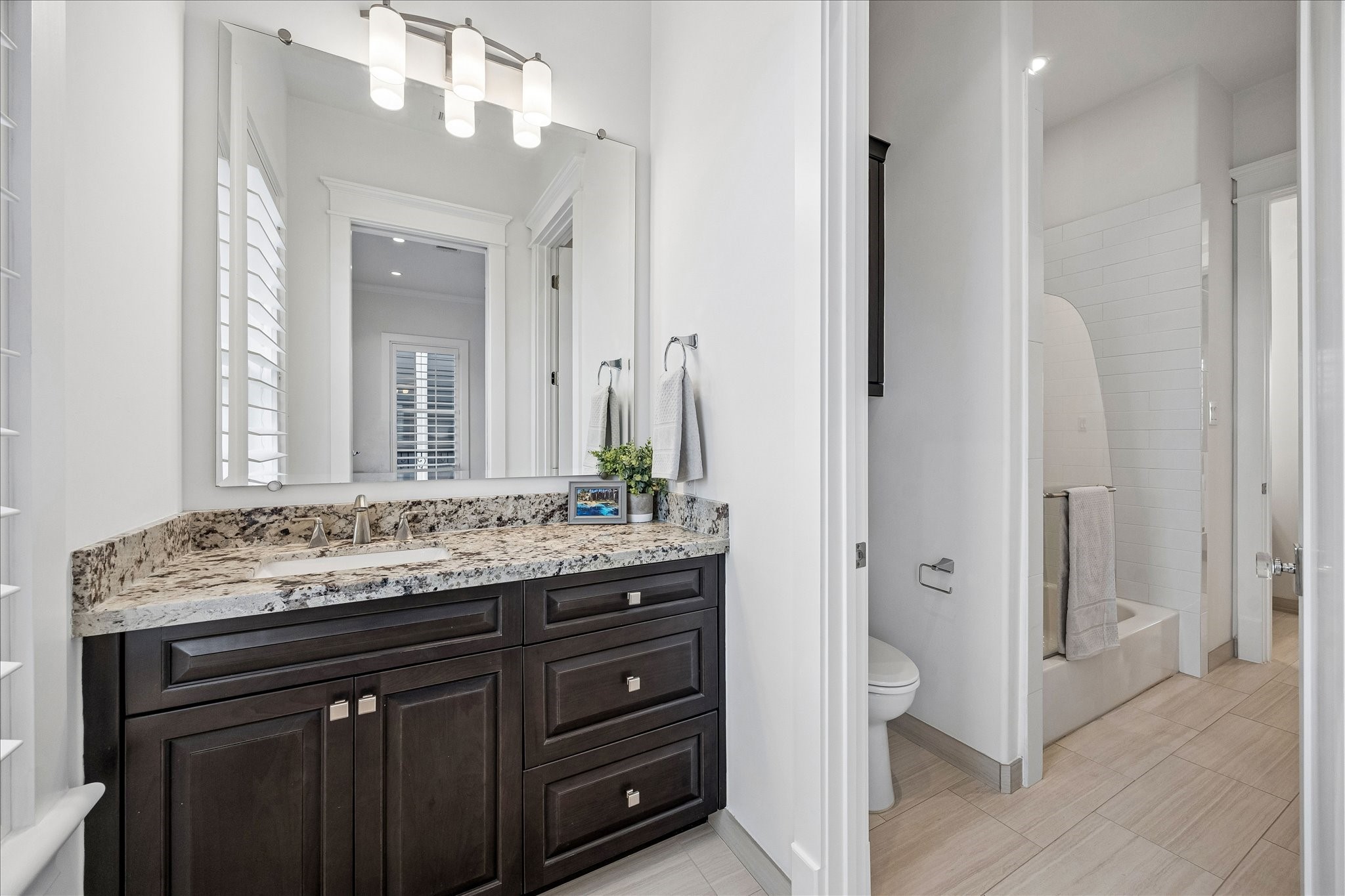  326 W 18th Street - 物件實景